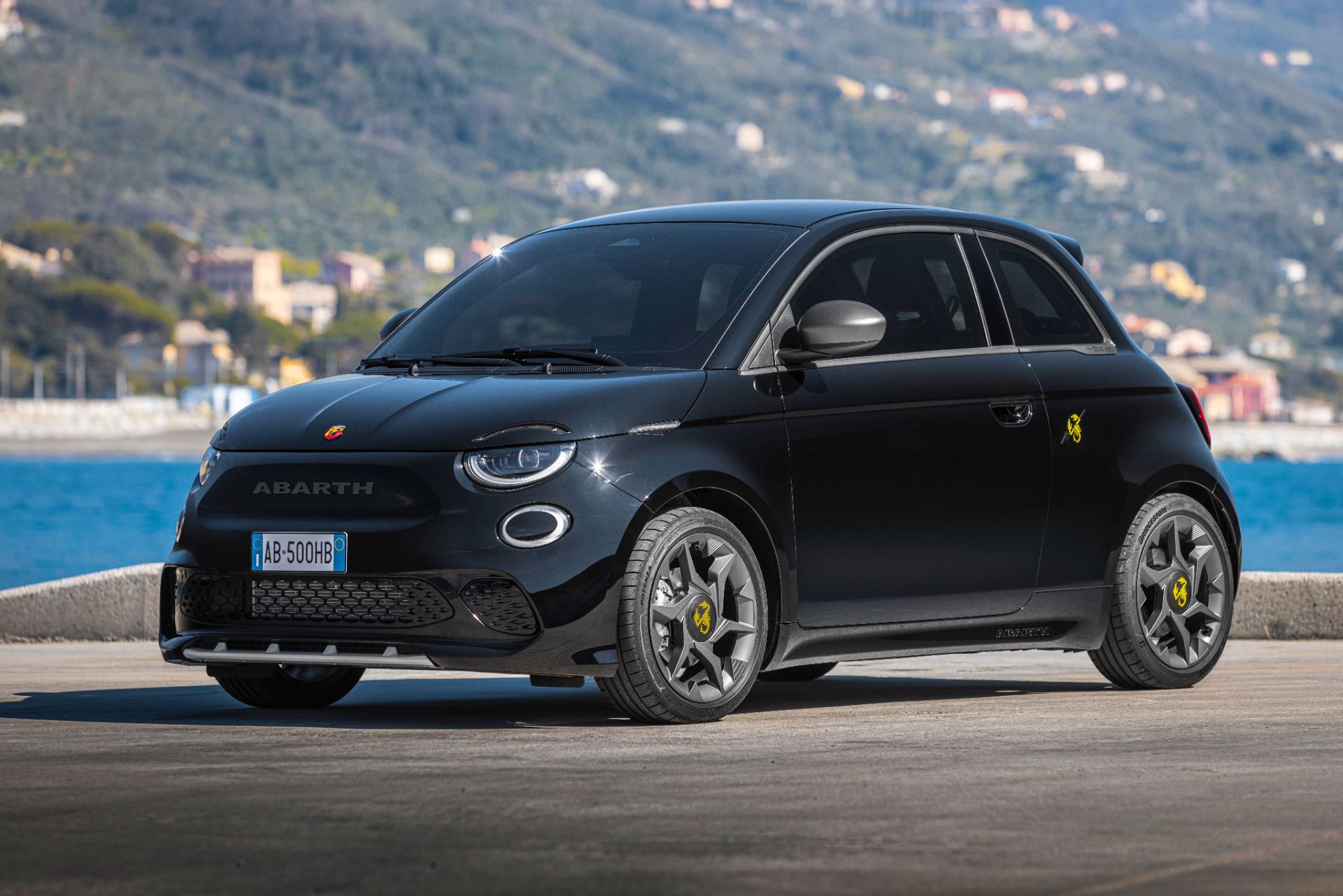 2024 abarth 500e front three quarter black