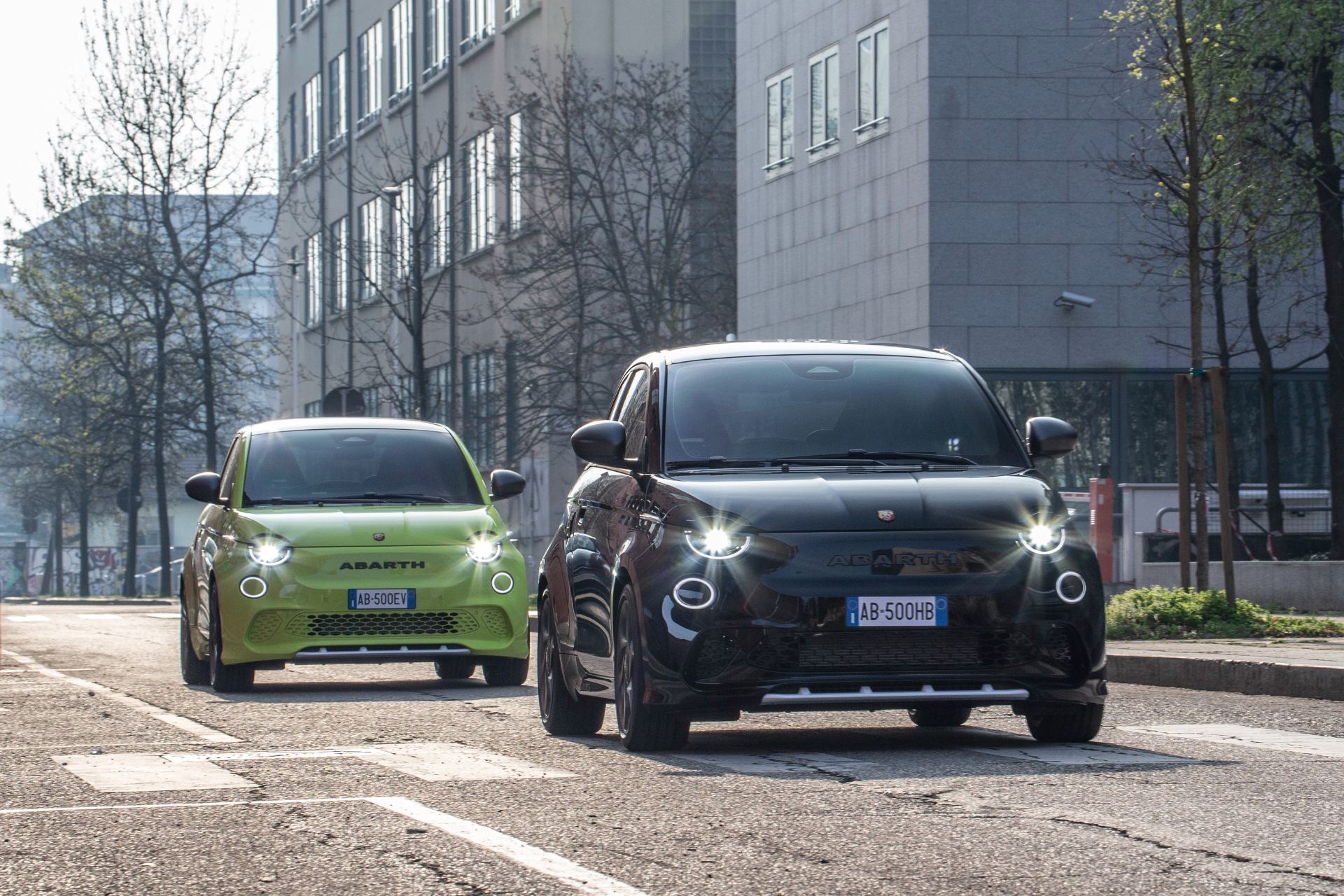 2024 abarth 500e lineup green and black
