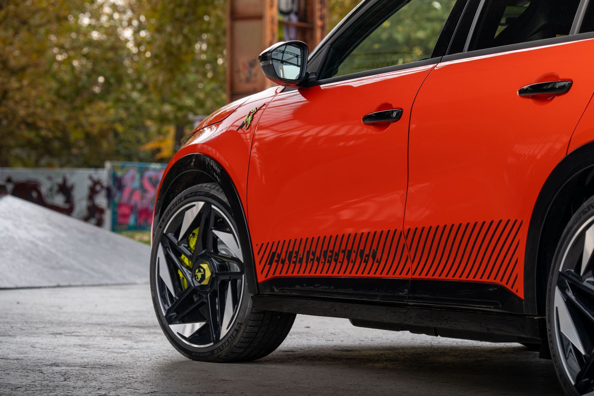 2025 abarth 600e side detail orange