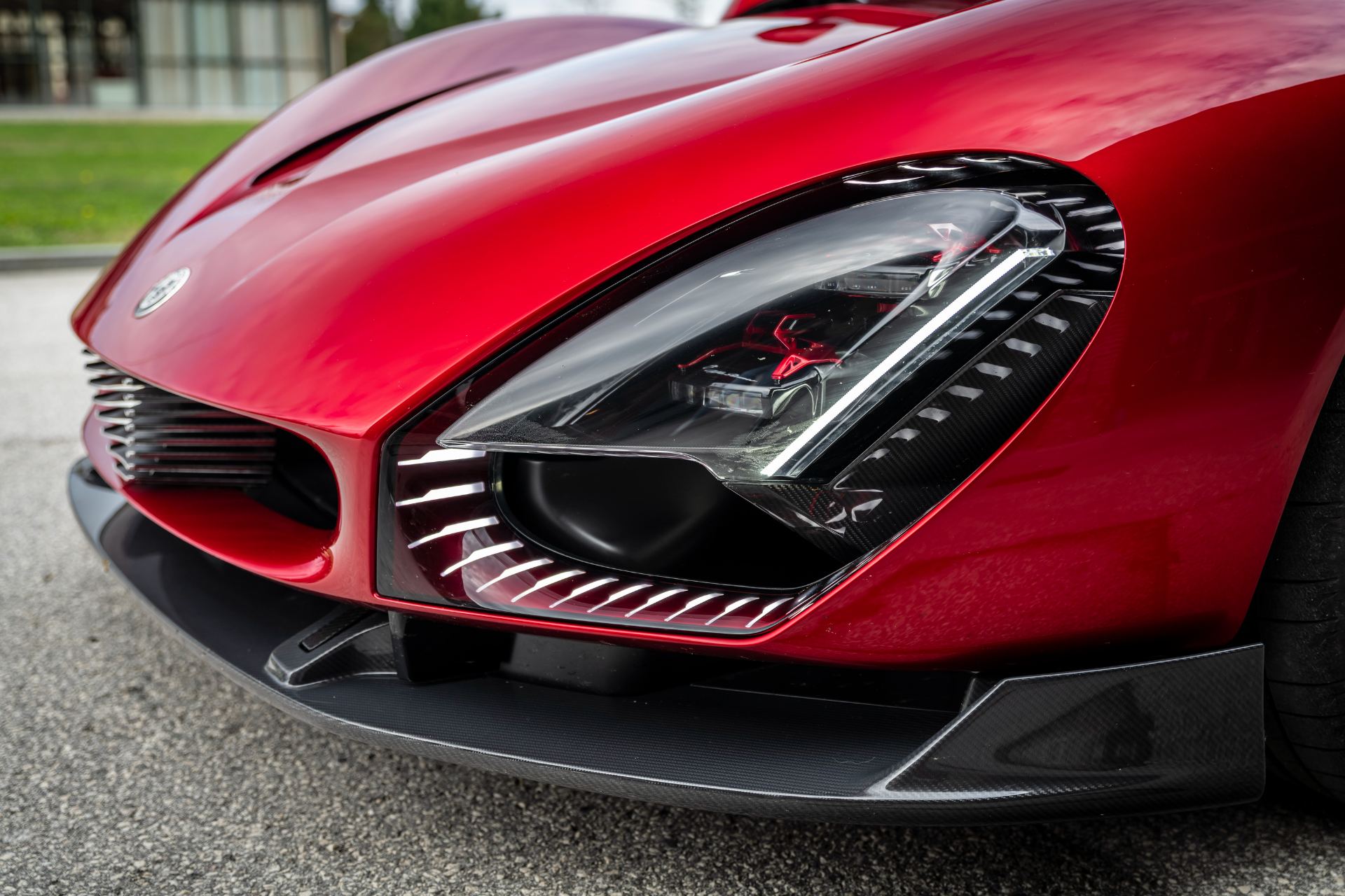 2024 alfa romeo 33 stradale headlight red