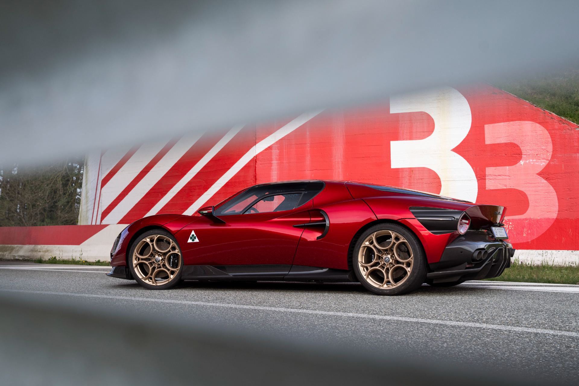 2024 alfa romeo 33 stradale side profile track red