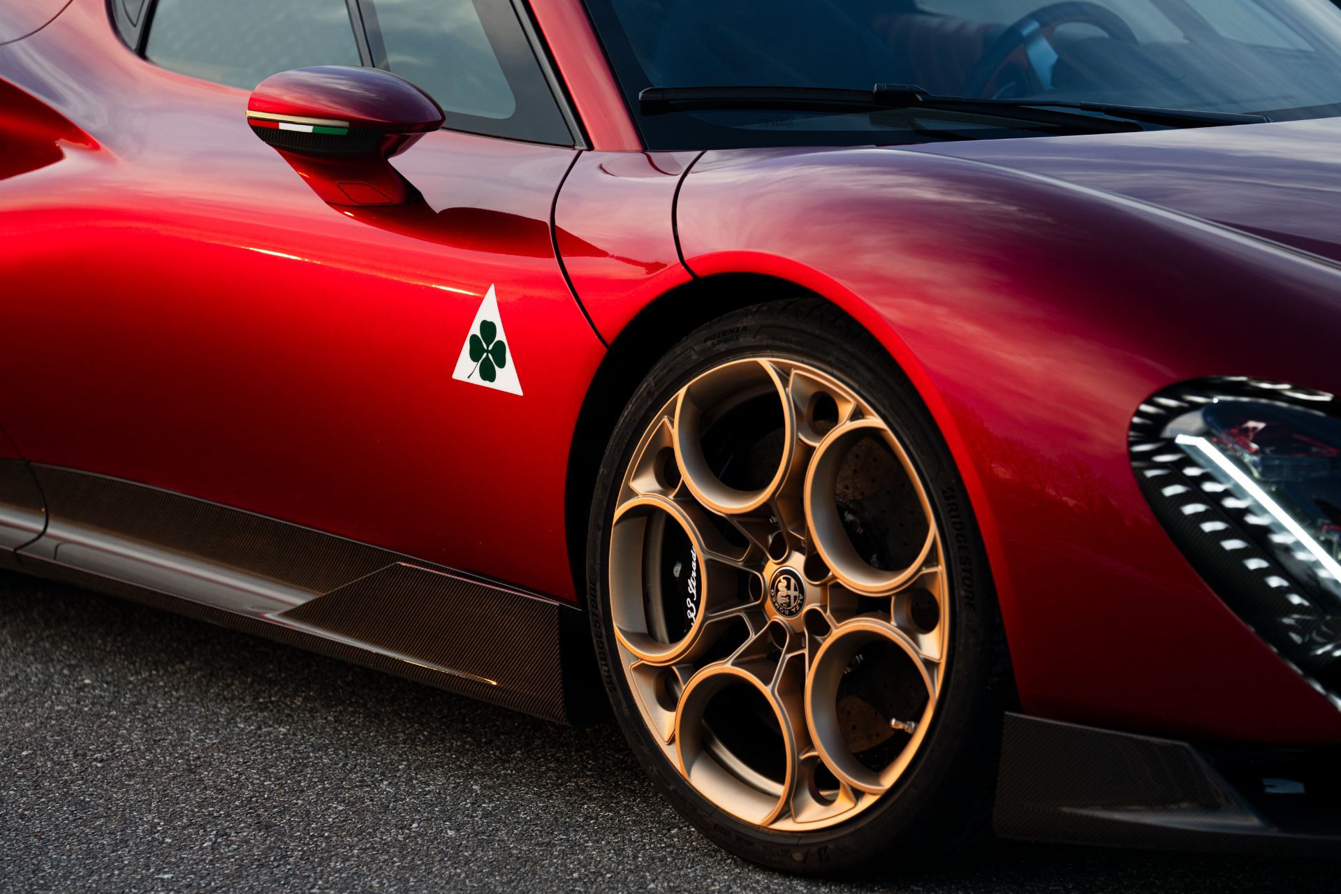 2024 alfa romeo 33 stradale side detail wheel red