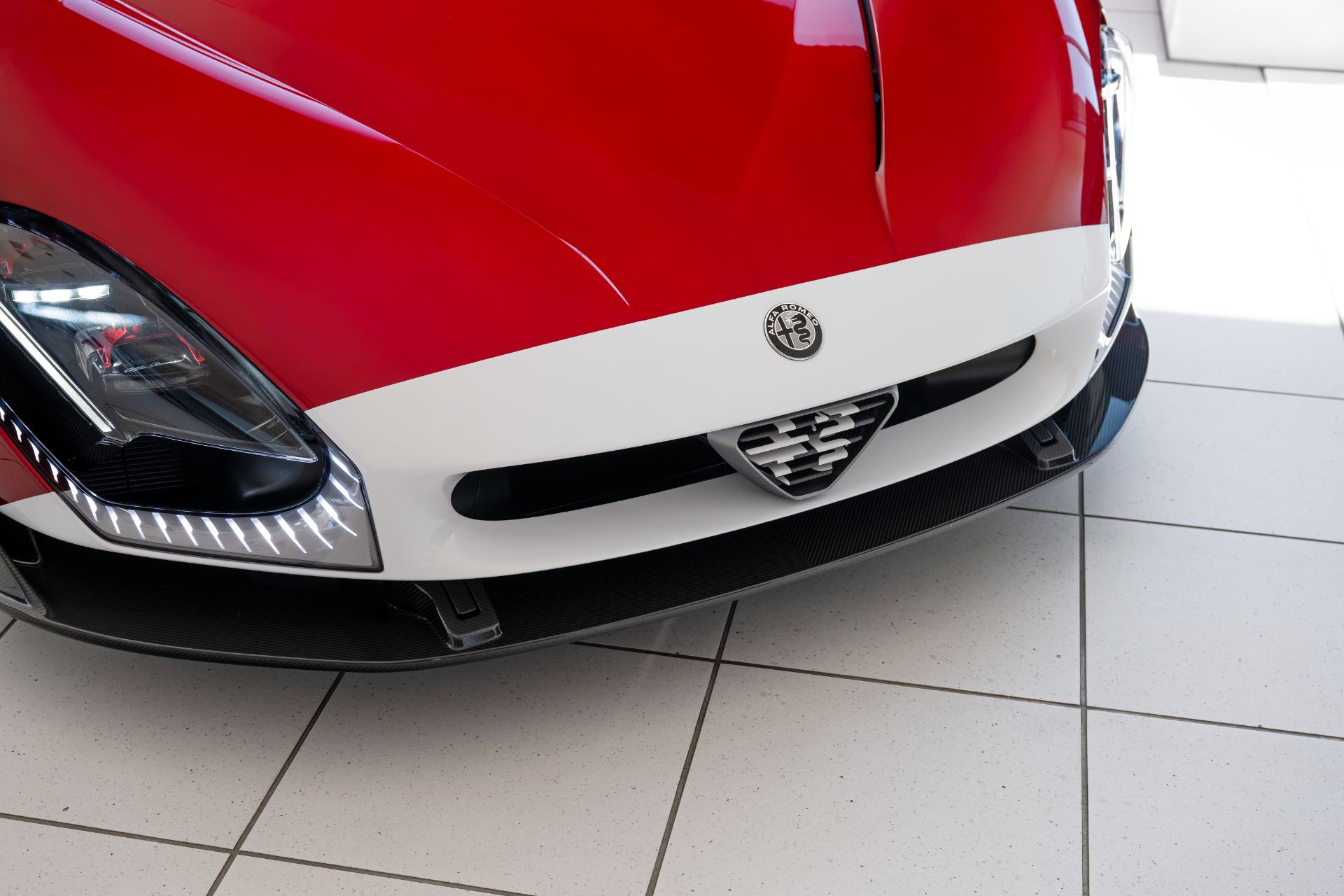 2024 alfa romeo 33 stradale front detail red and white