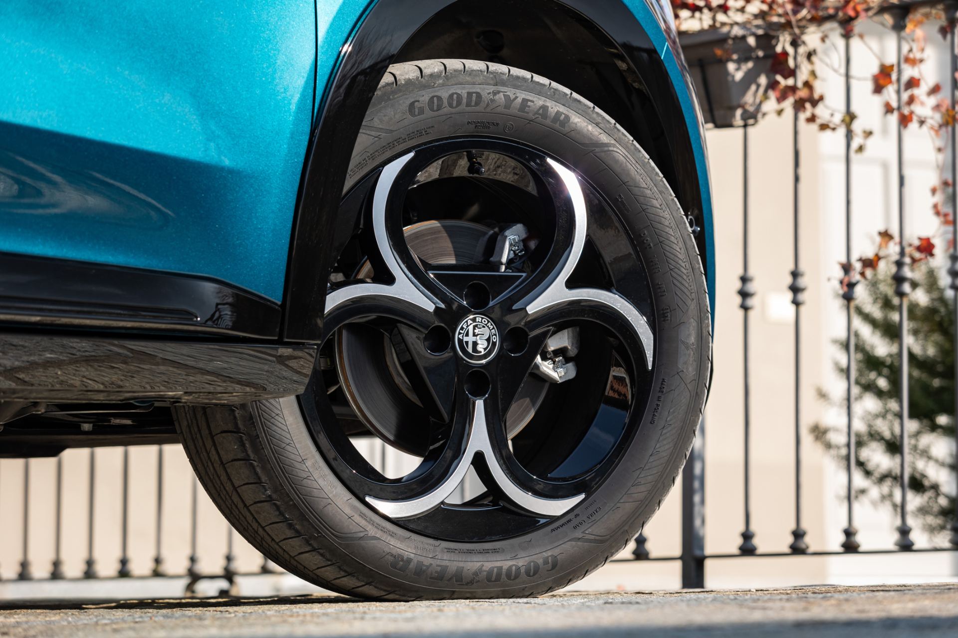2026 alfa romeo junior ibrida q4 wheel teal