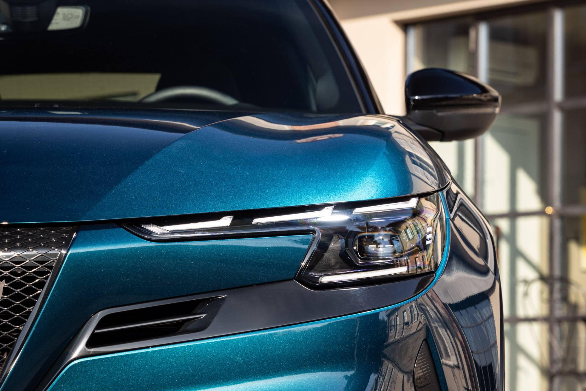 2026 alfa romeo junior ibrida q4 headlight teal