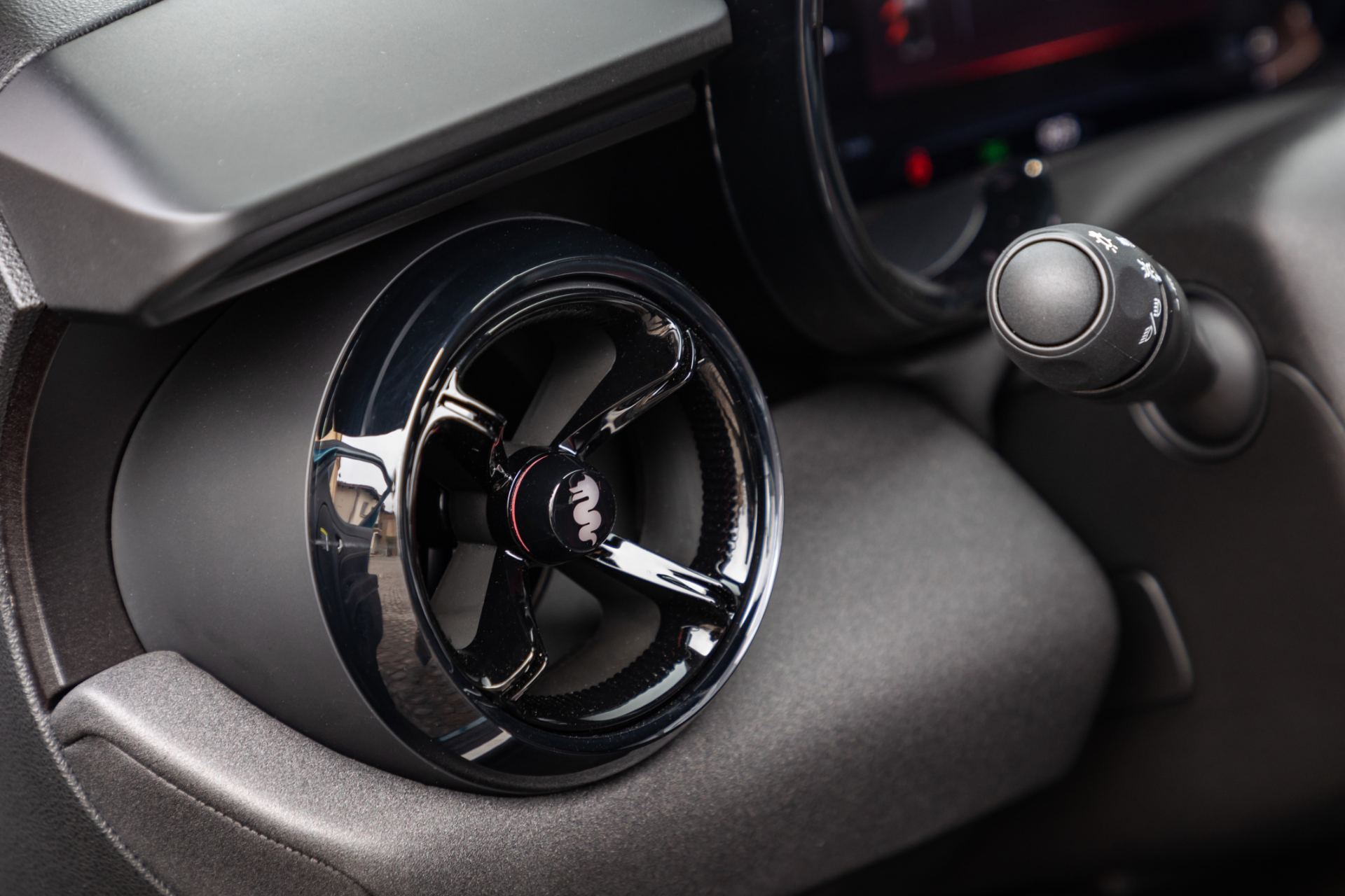 2026 alfa romeo junior ibrida q4 interior air vent
