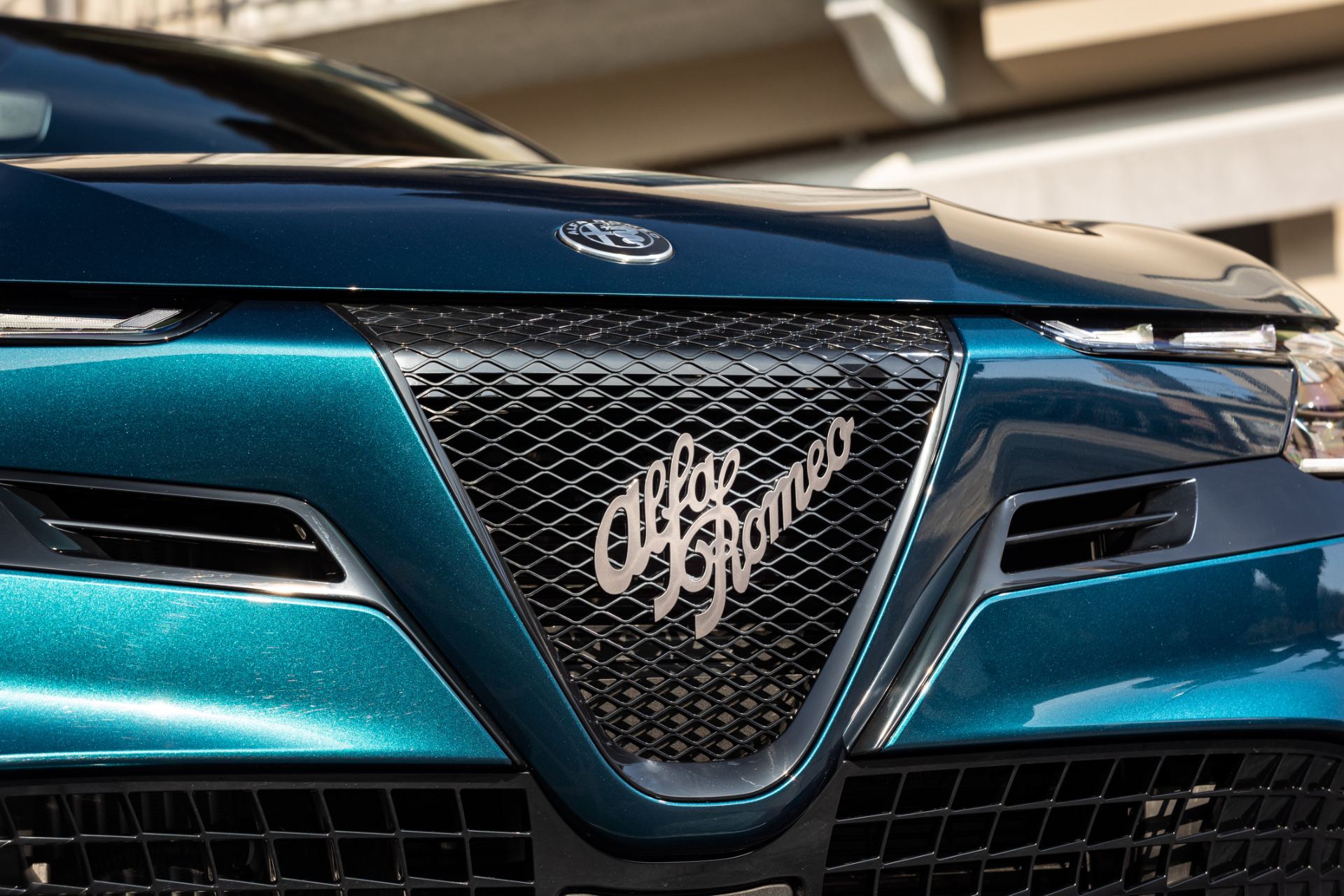 2026 alfa romeo junior ibrida q4 grille teal