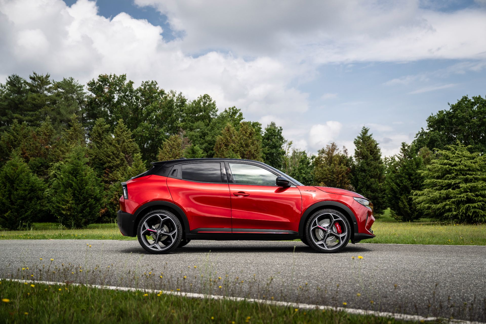 2026 alfa romeo junior veloce side profile red