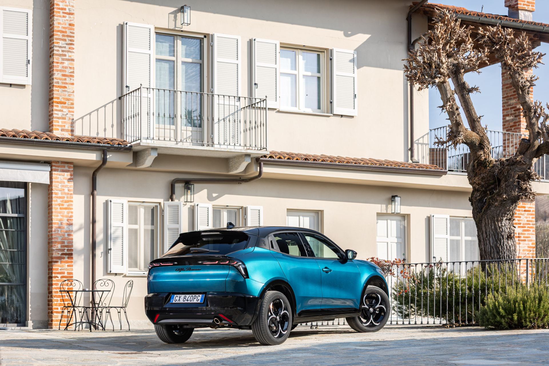 2026 alfa romeo junior ibrida q4 rear three quarter house teal