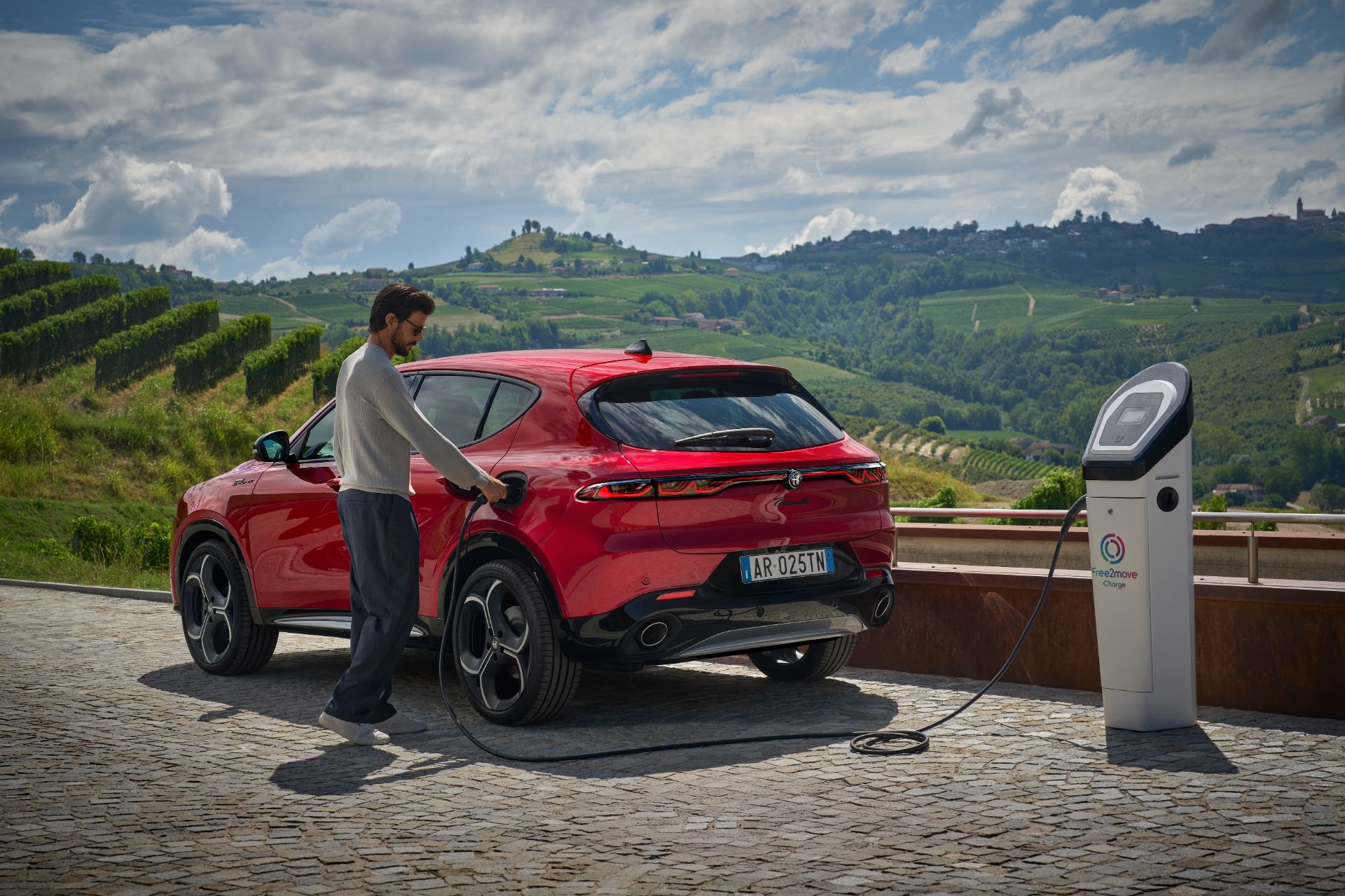 2026 alfa romeo tonale charging red