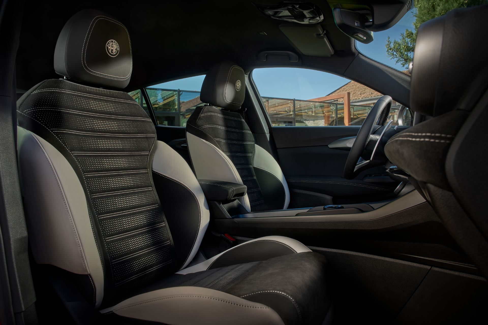 2026 alfa romeo tonale interior front seats