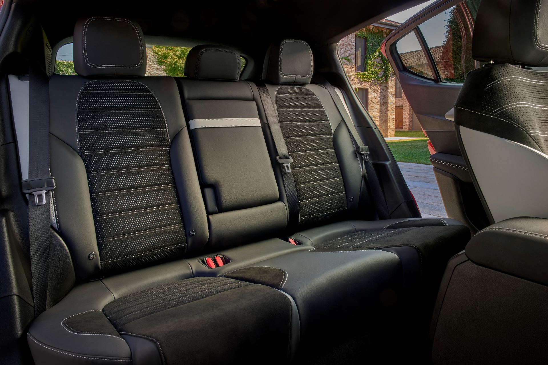 2026 alfa romeo tonale interior rear seats