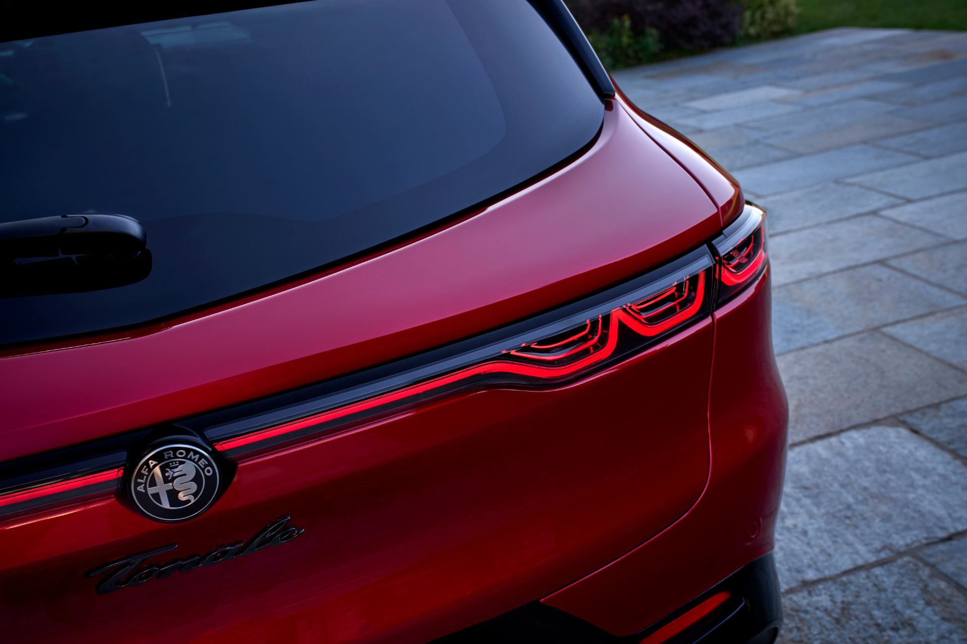 2026 alfa romeo tonale taillight red