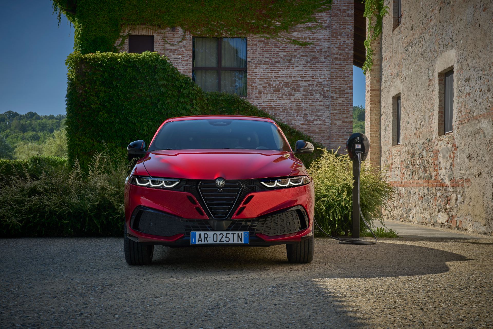 2026 alfa romeo tonale front red