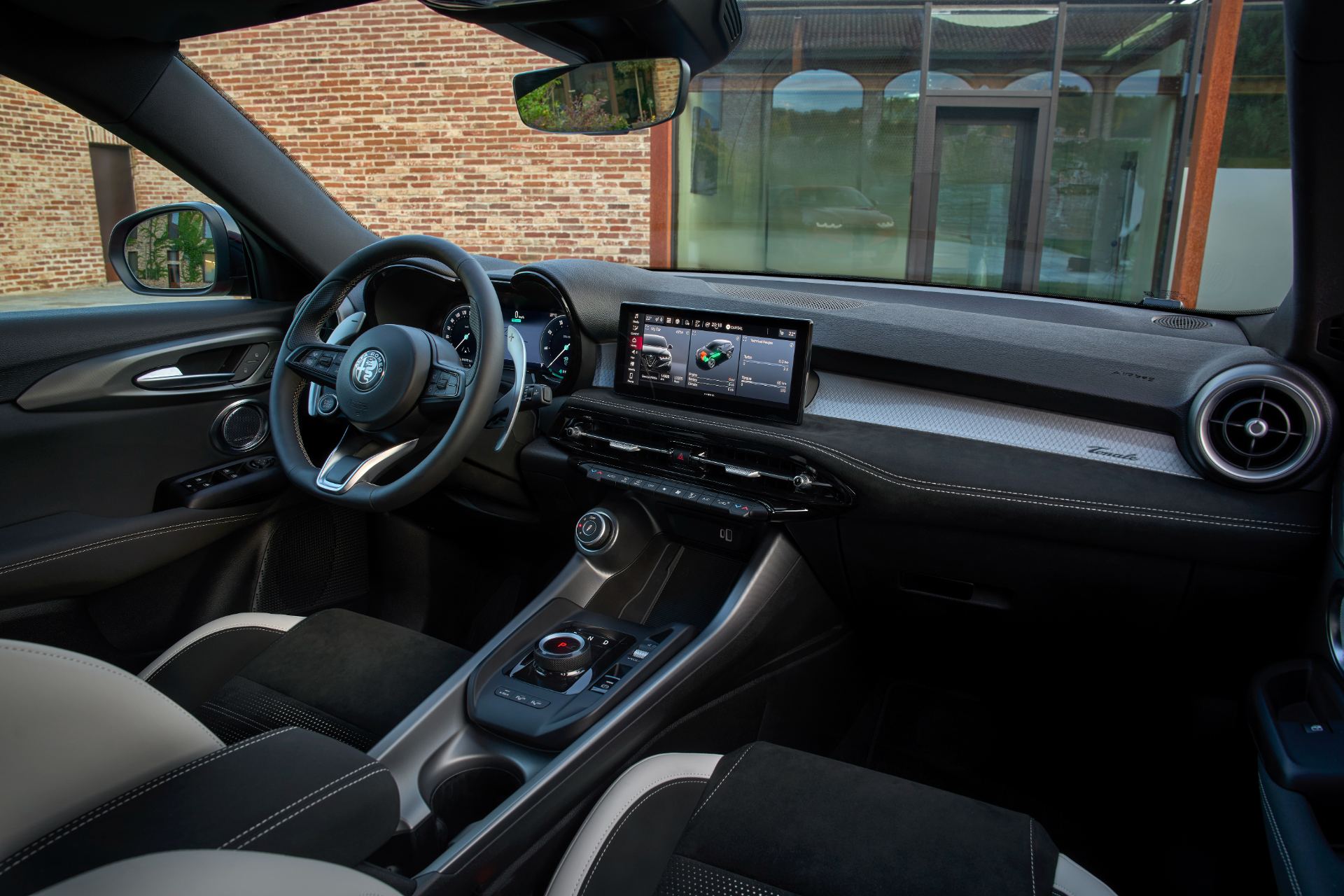 2026 alfa romeo tonale interior cockpit