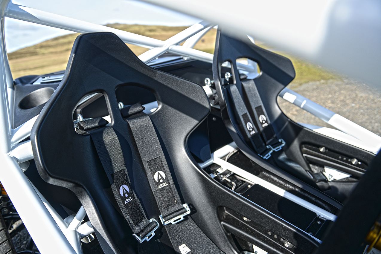 ariel nomad r seats harness