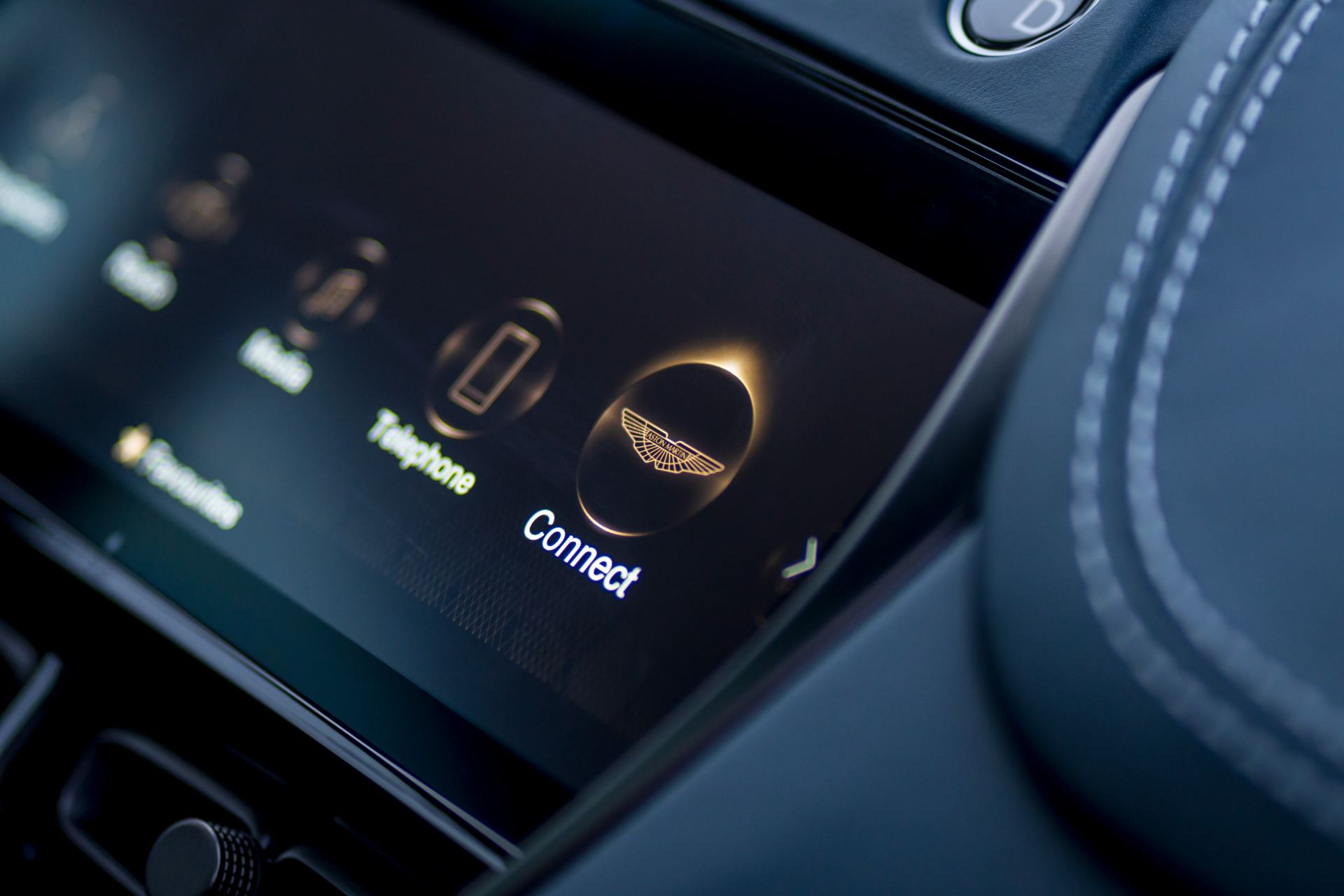 2026 aston martin dbx707 interior infotainment