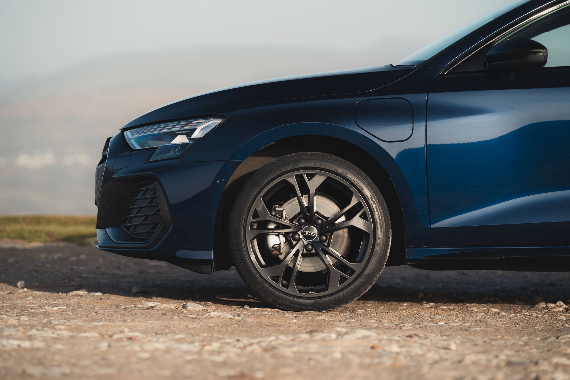 2025 audi a3 sportback tfsi e front wheel detail blue