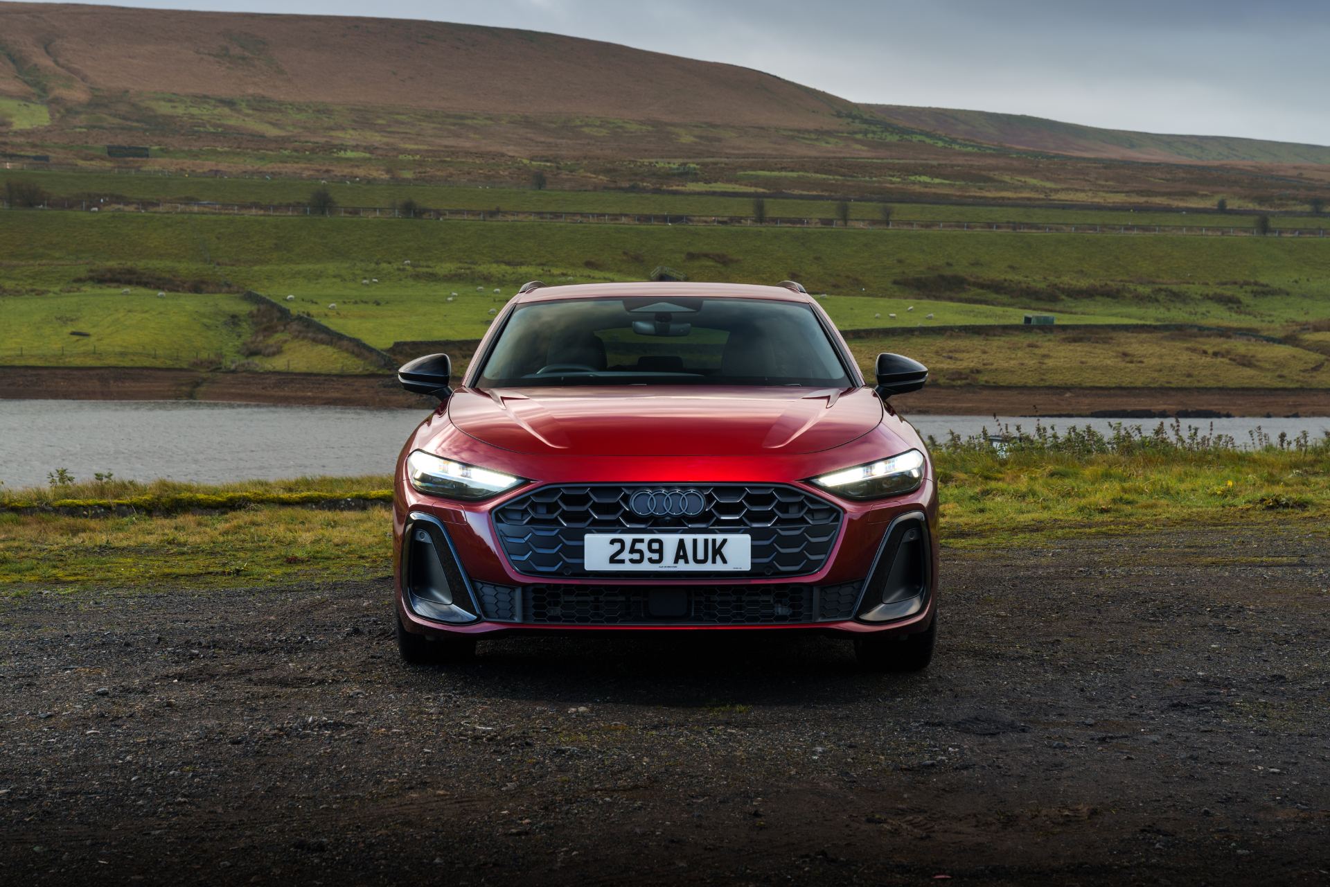 audi a5 avant front reservoir red