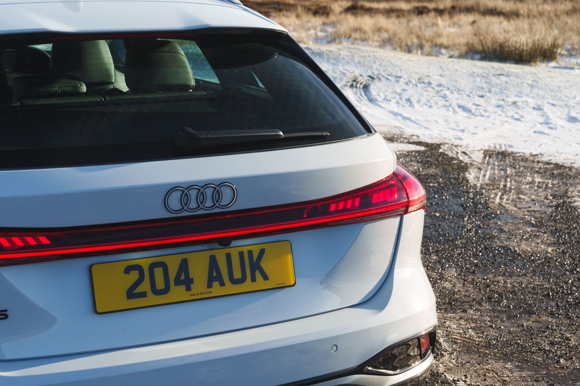 audi a5 avant rear light bar white