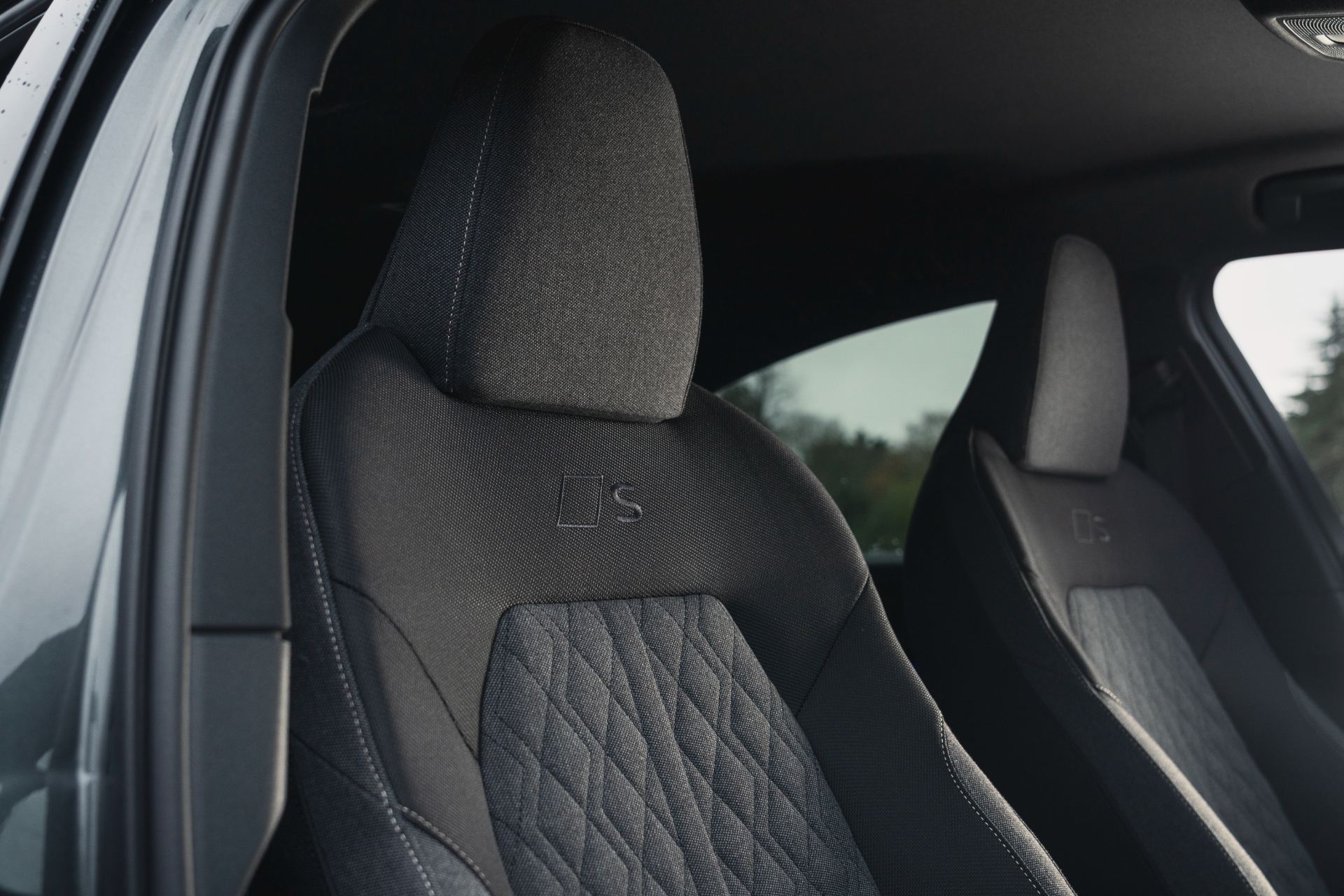 2026 audi a5 saloon e hybrid seats s logo