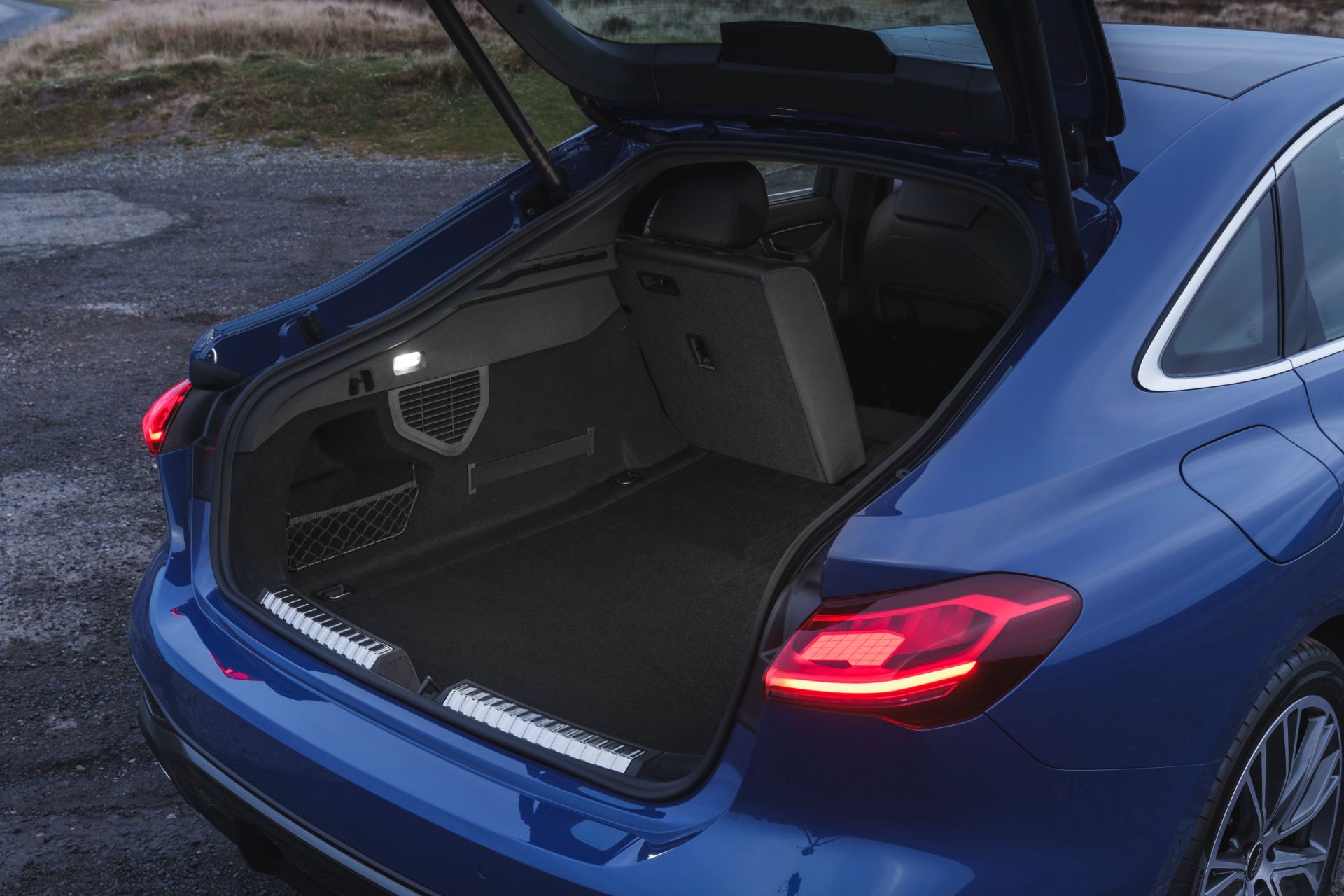 audi a5 saloon cargo space side view