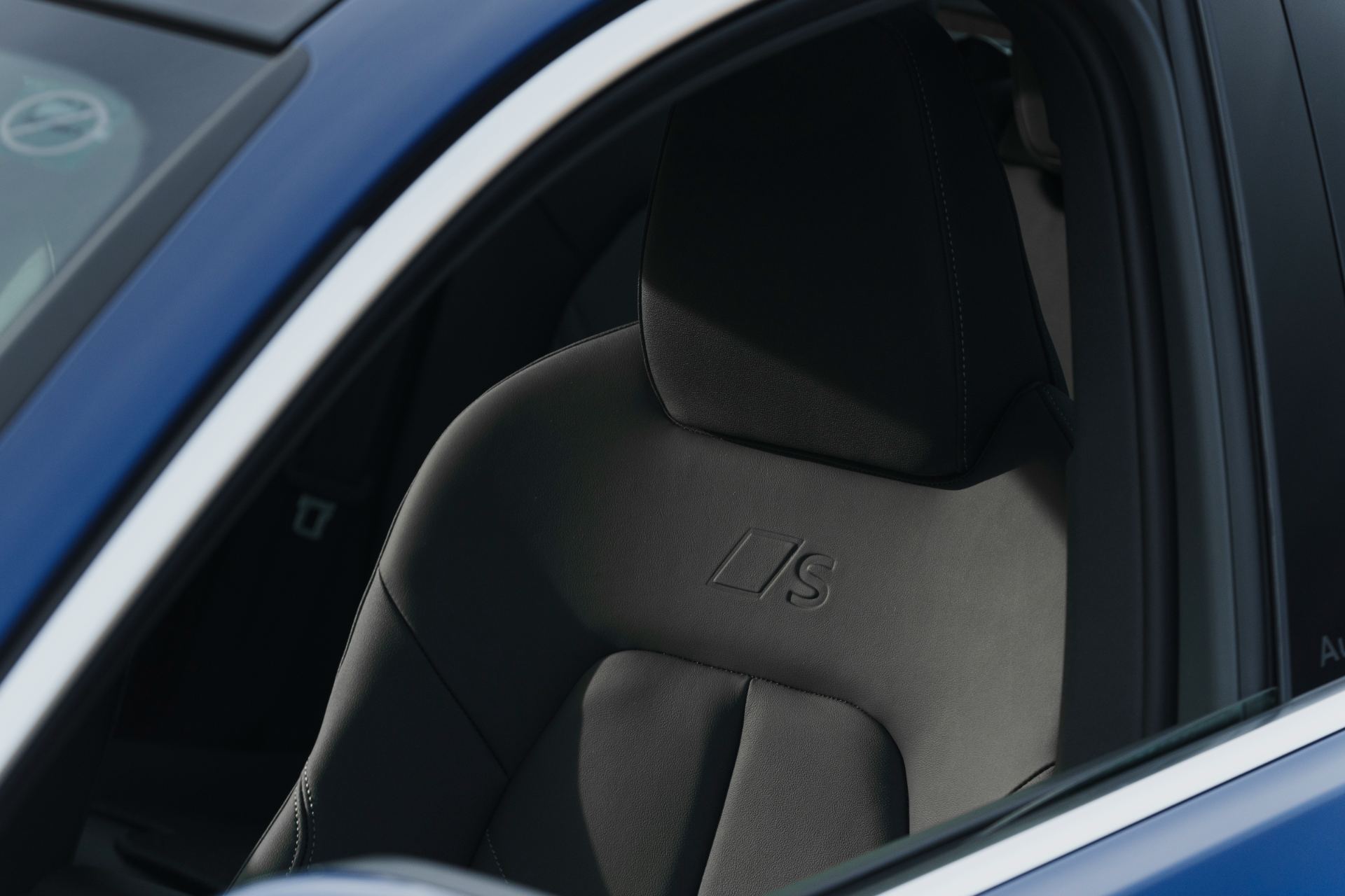audi a5 saloon seat s logo