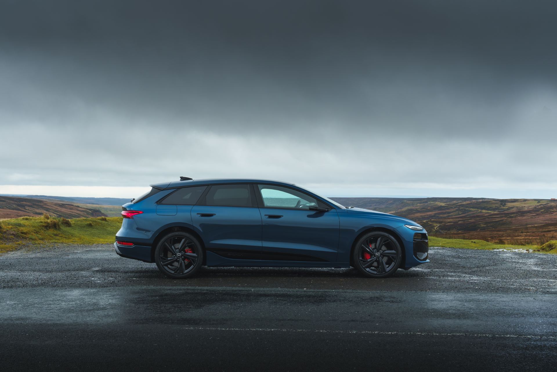 2026 audi a6 avant e tron side profile stormy blue