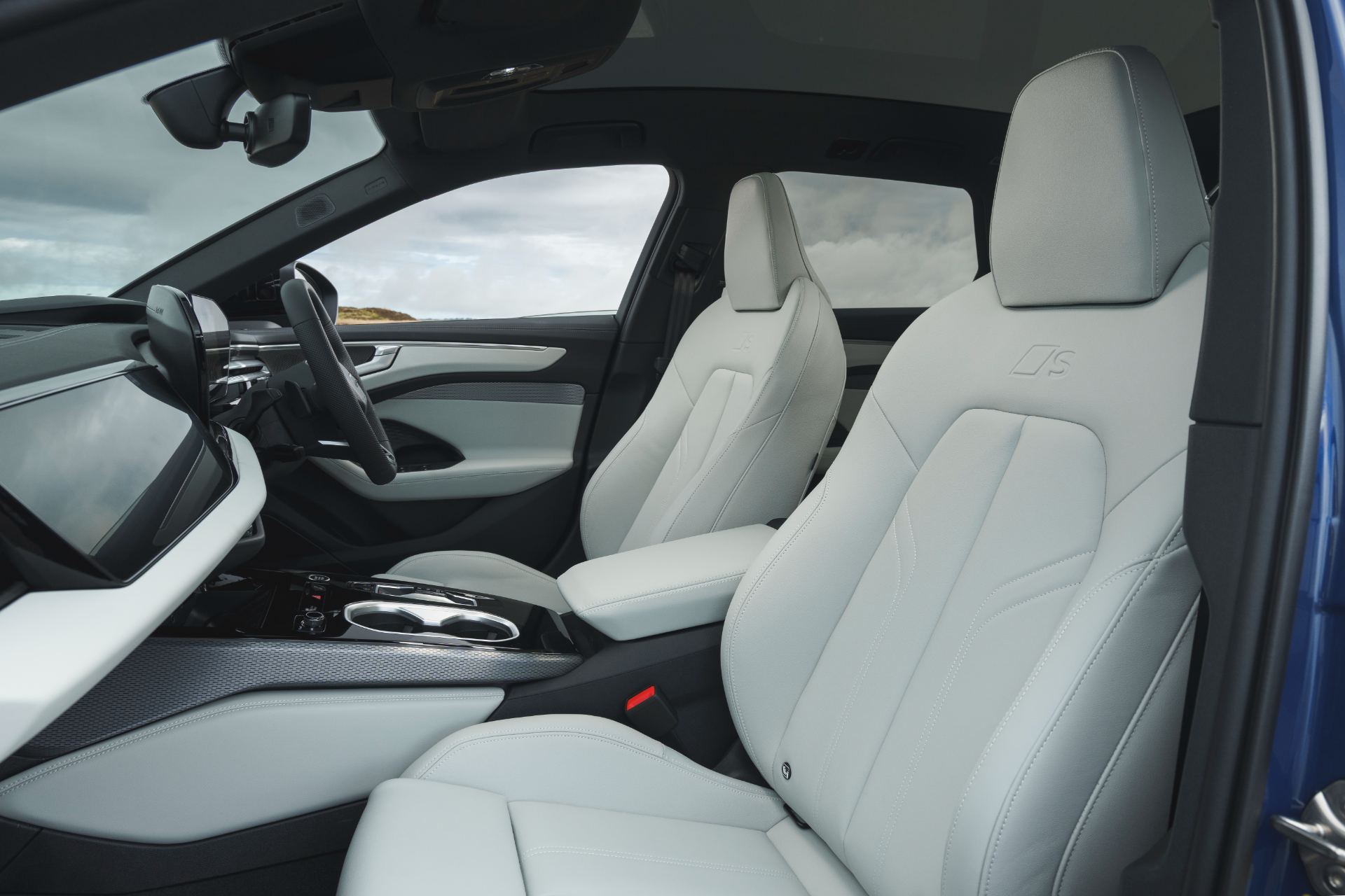 2026 audi a6 avant interior front seats white leather