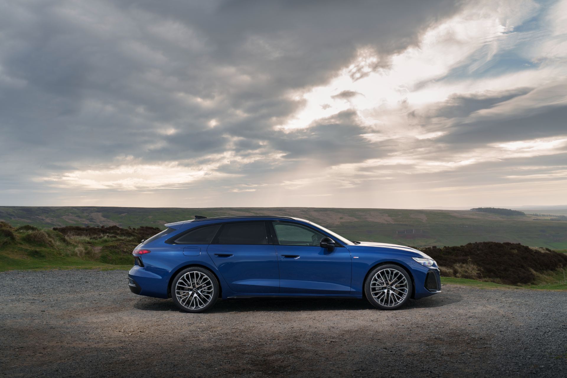 2026 audi a6 avant side profile moorland blue