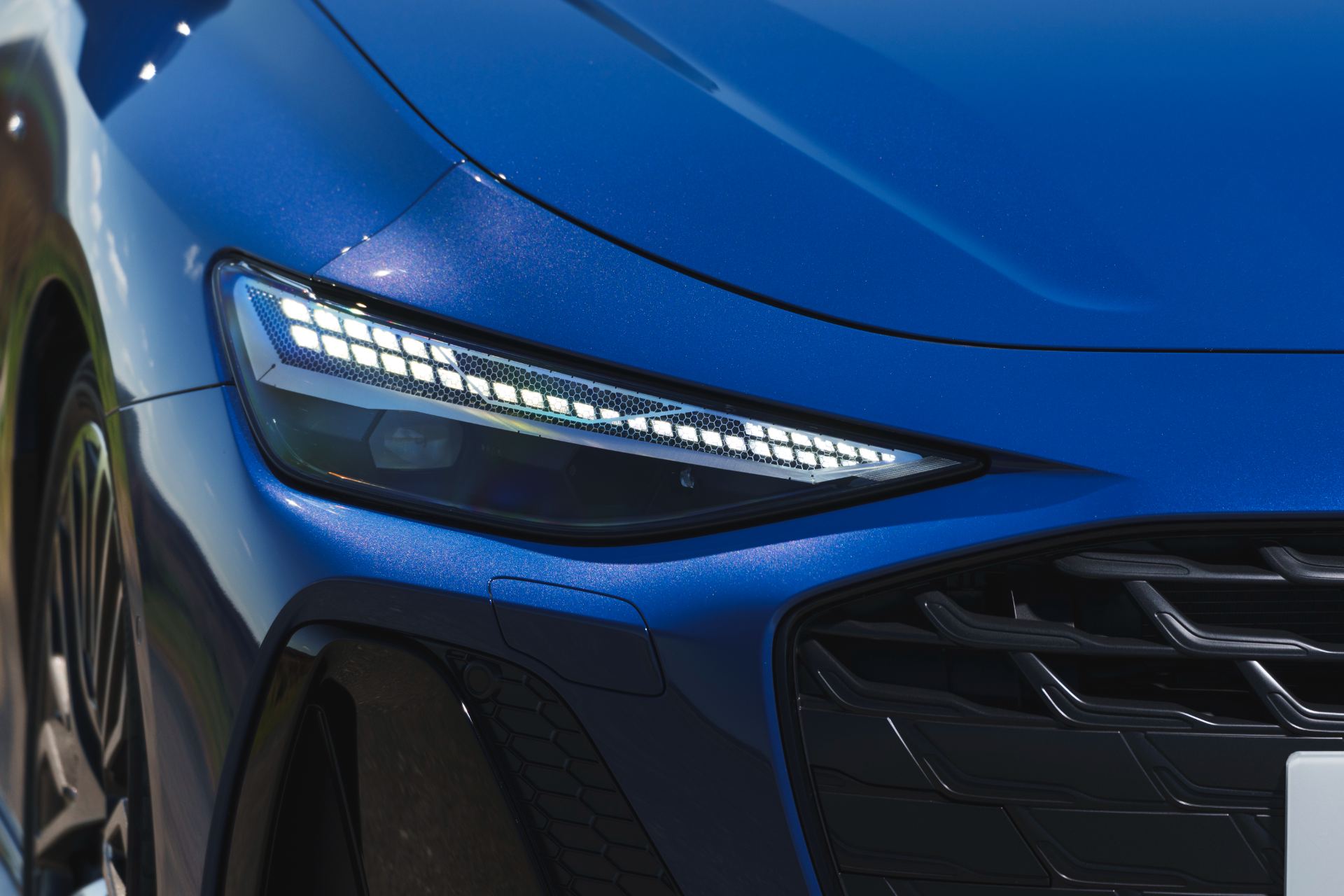 2026 audi a6 avant headlight blue