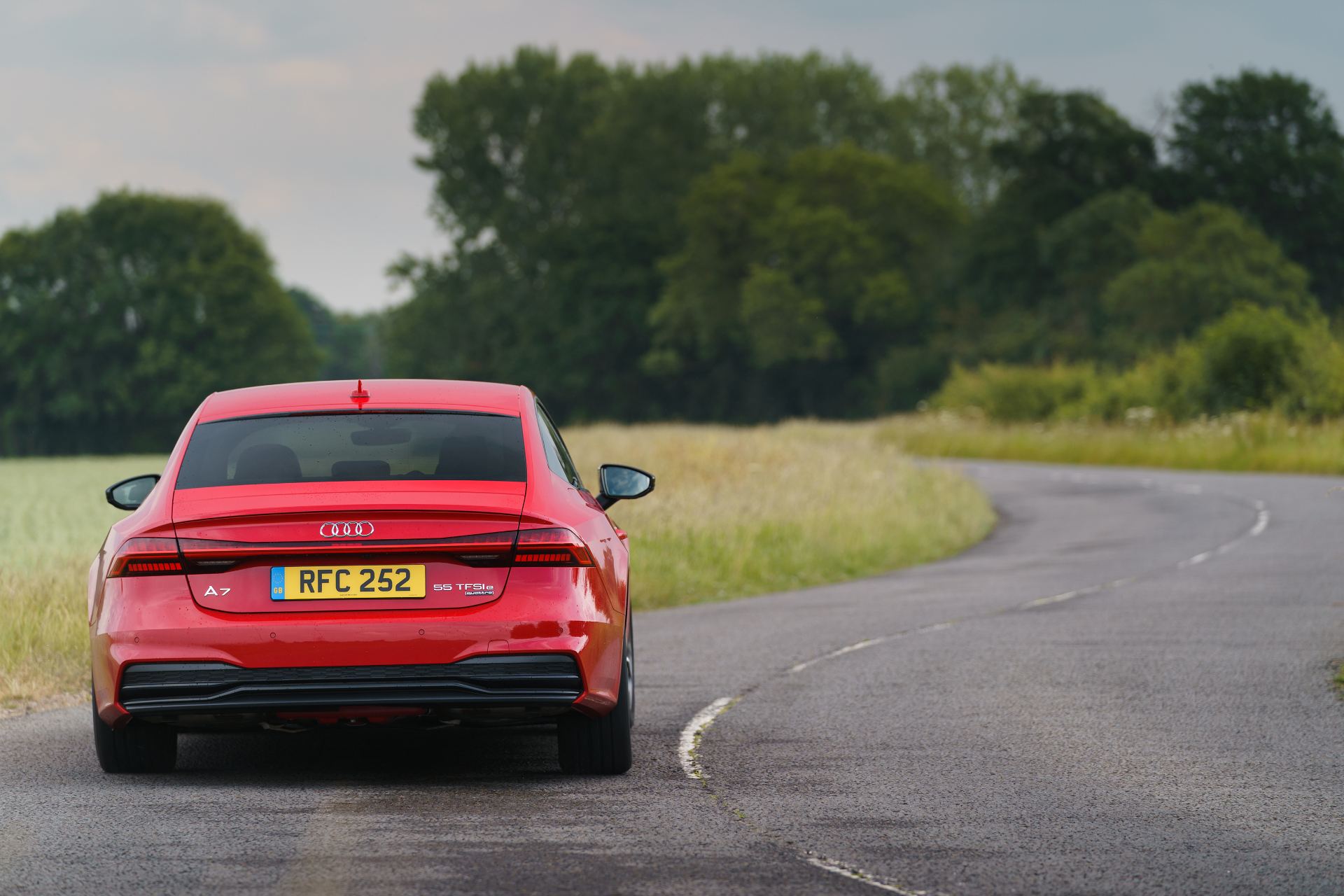 2025 audi a7 sportback rear bend red