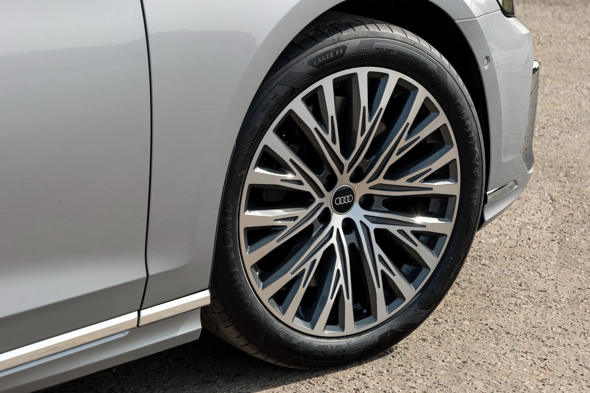 2025 audi a8 60 tfsi e wheel silver