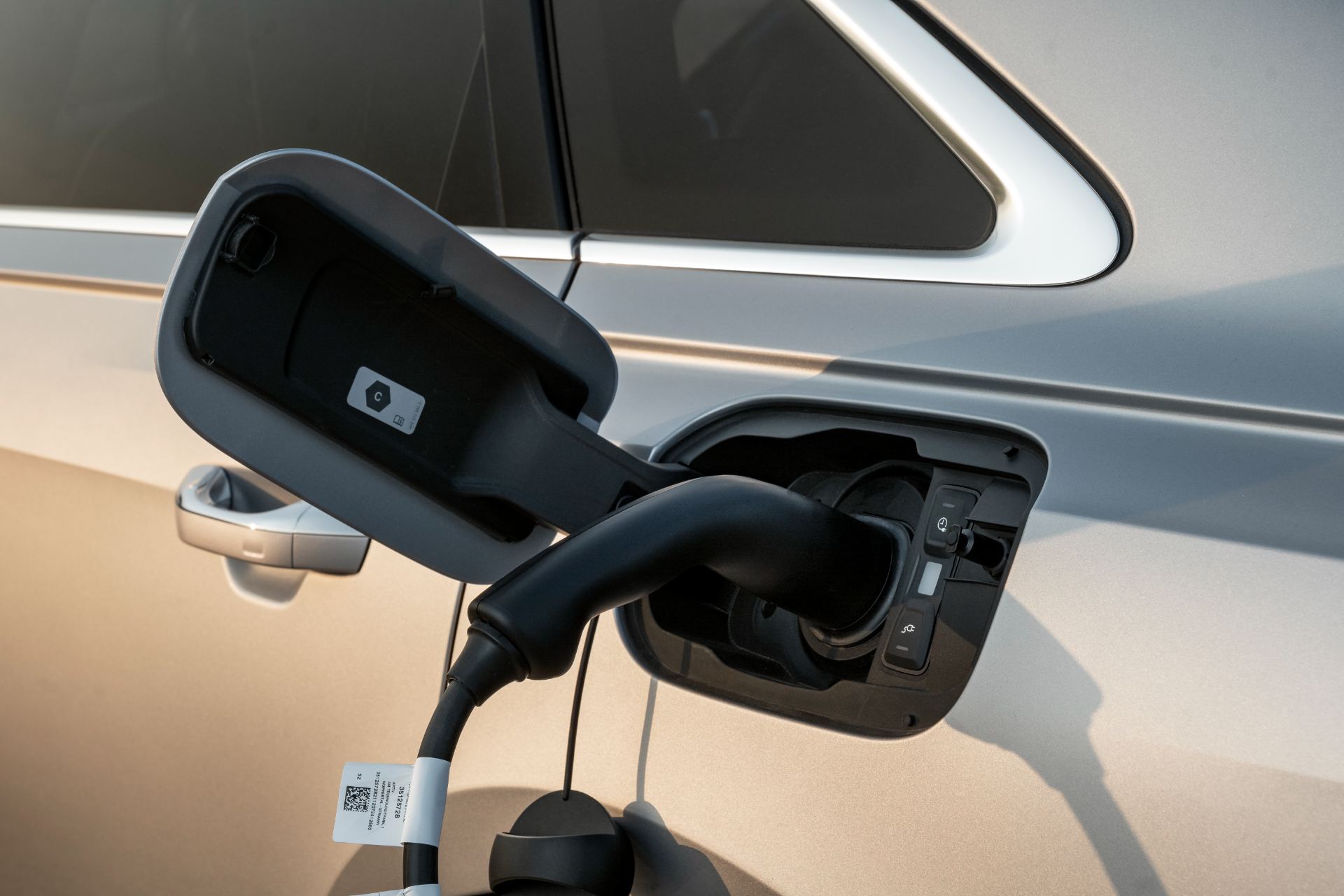 2025 audi a8 60 tfsi e charging port