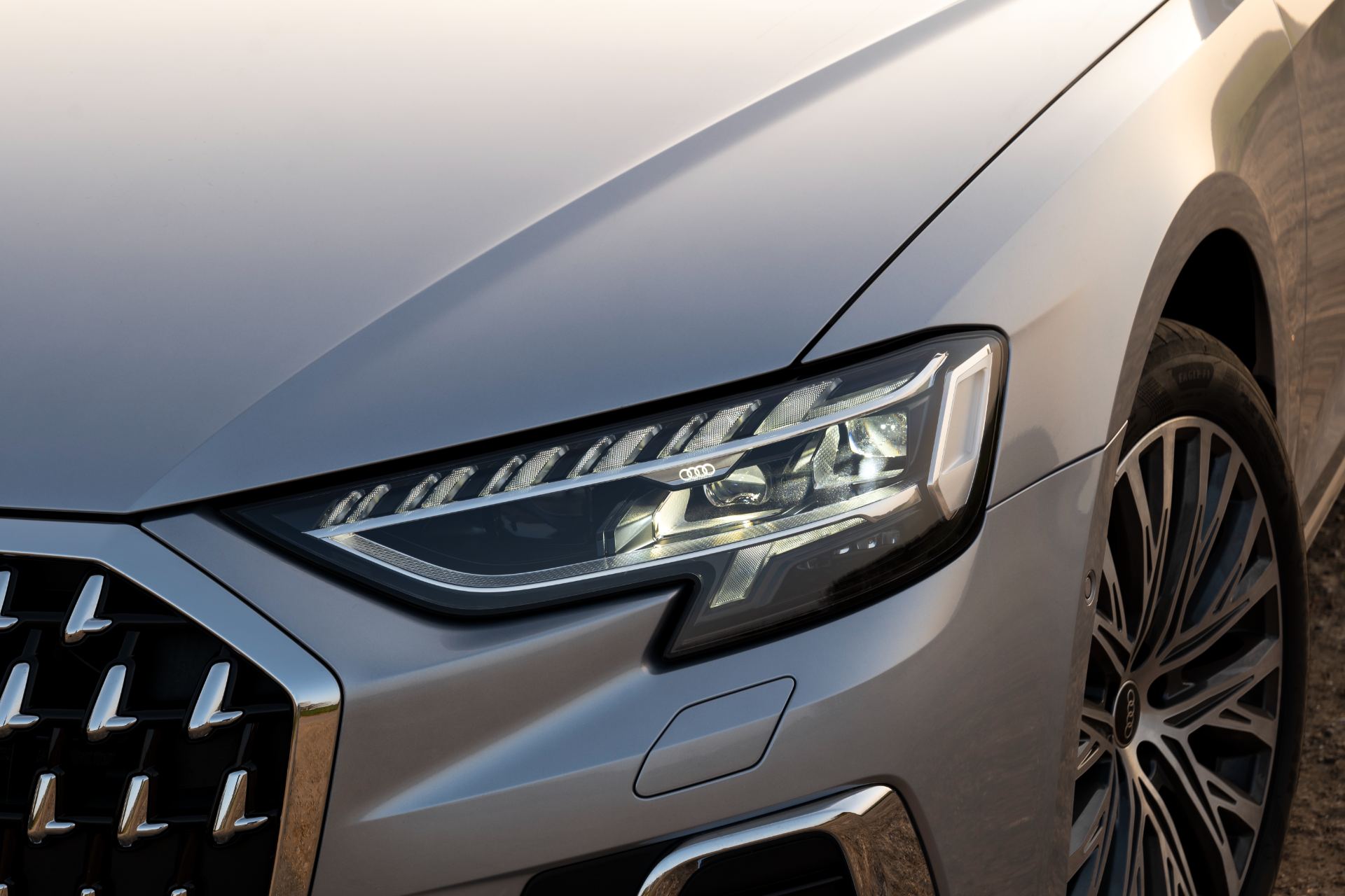 2025 audi a8 60 tfsi e headlight grille silver