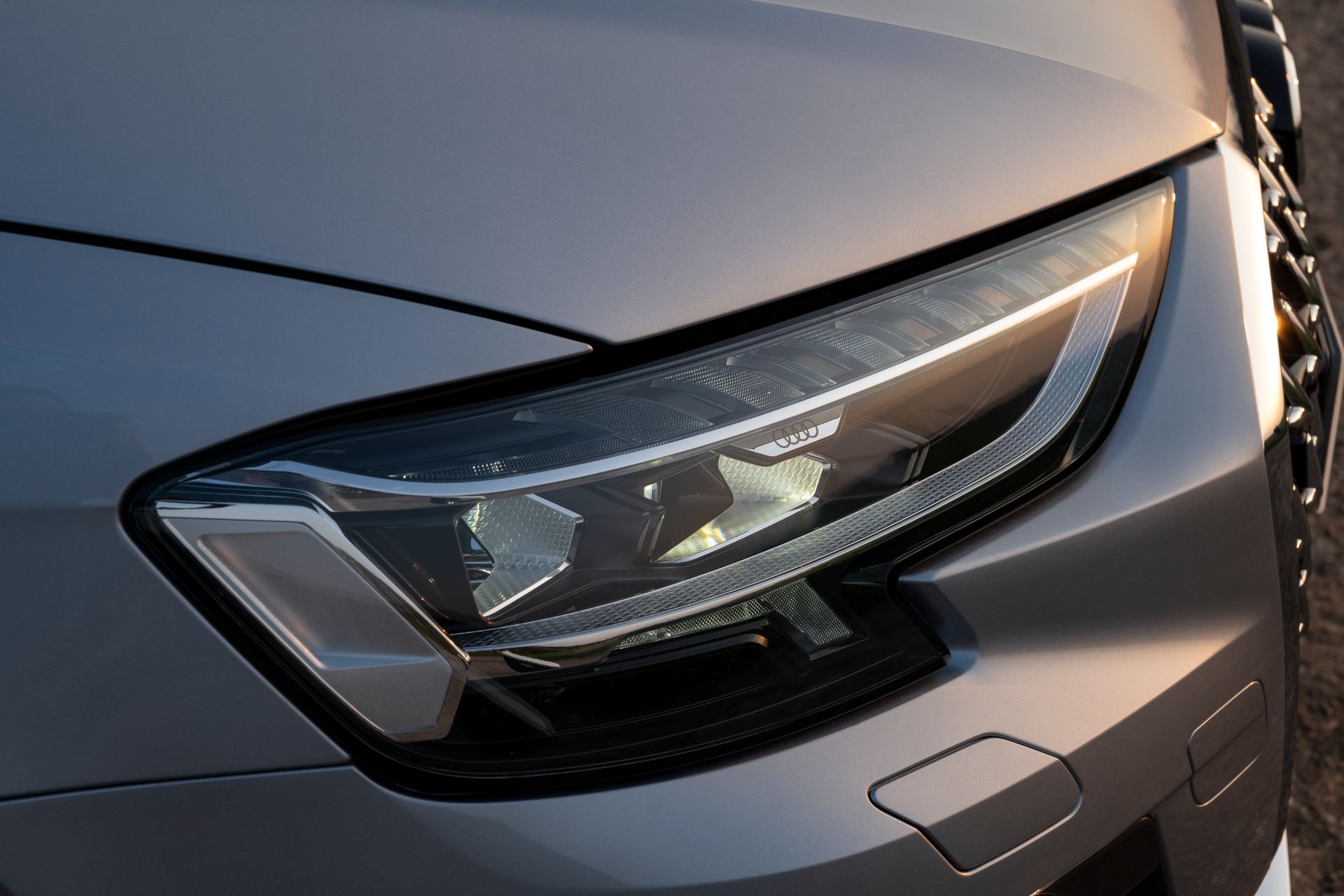 2025 audi a8 60 tfsi e headlight close silver