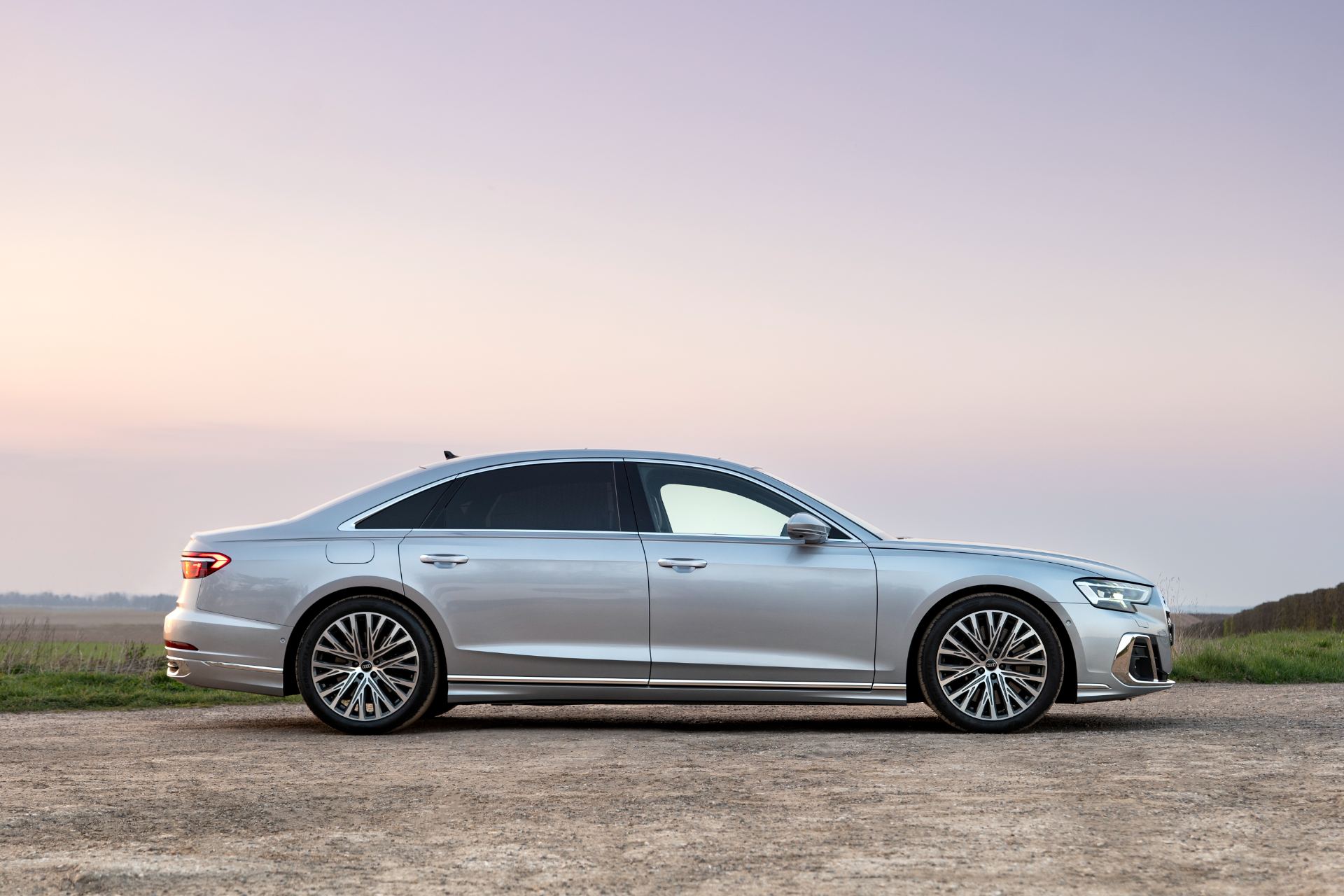 2025 audi a8 60 tfsi e side profile dusk silver