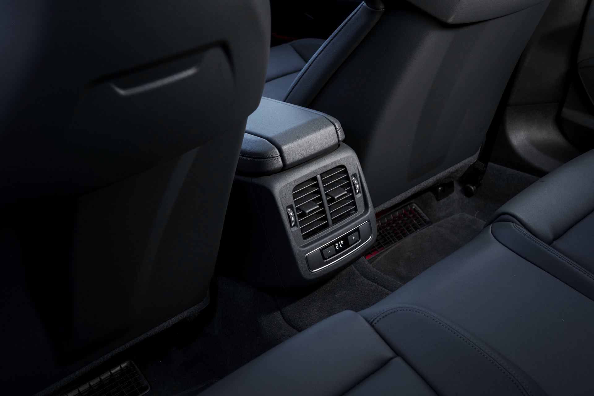 2026 audi e tron gt quattro interior rear climate vents