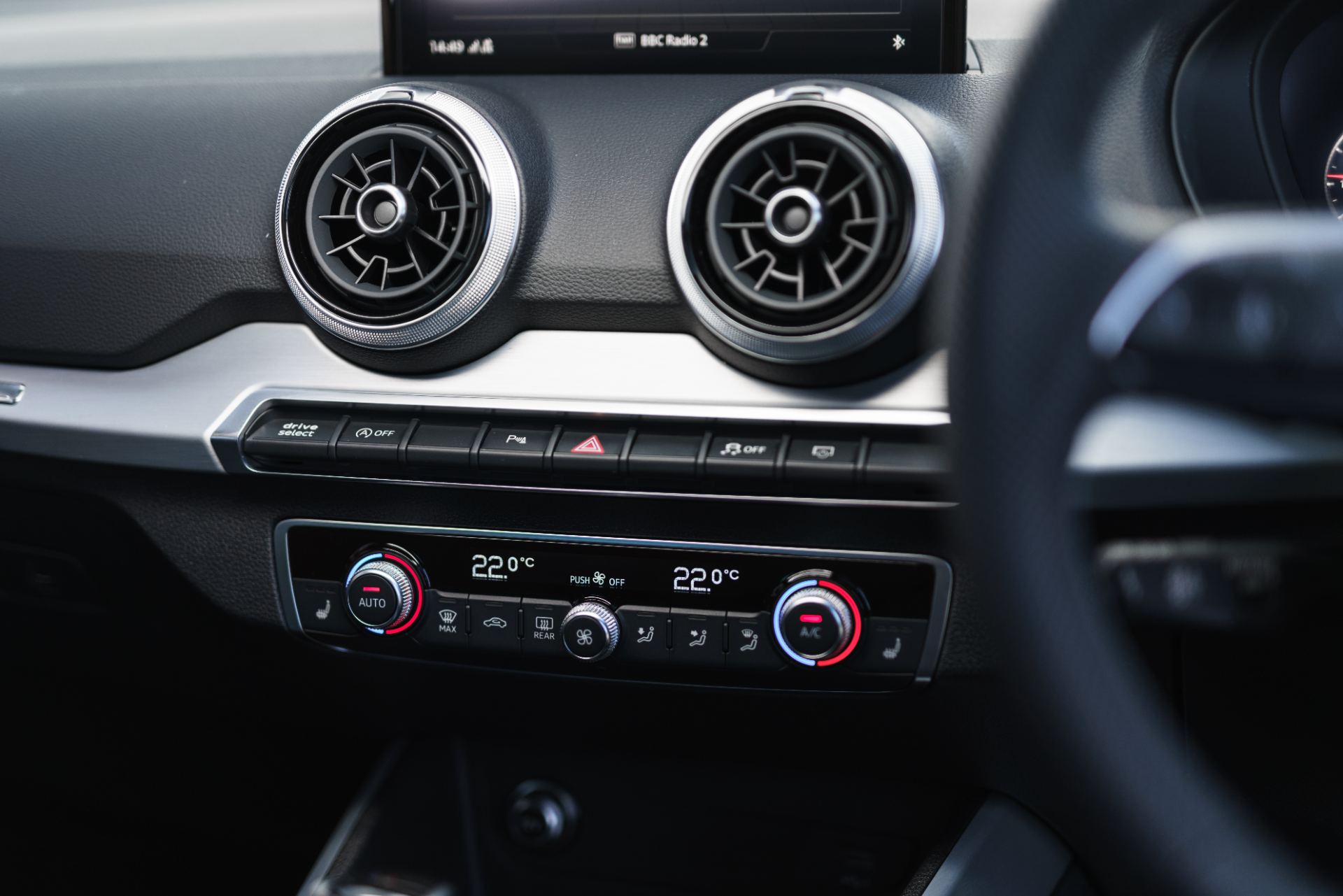 2025 audi q2 interior climate controls