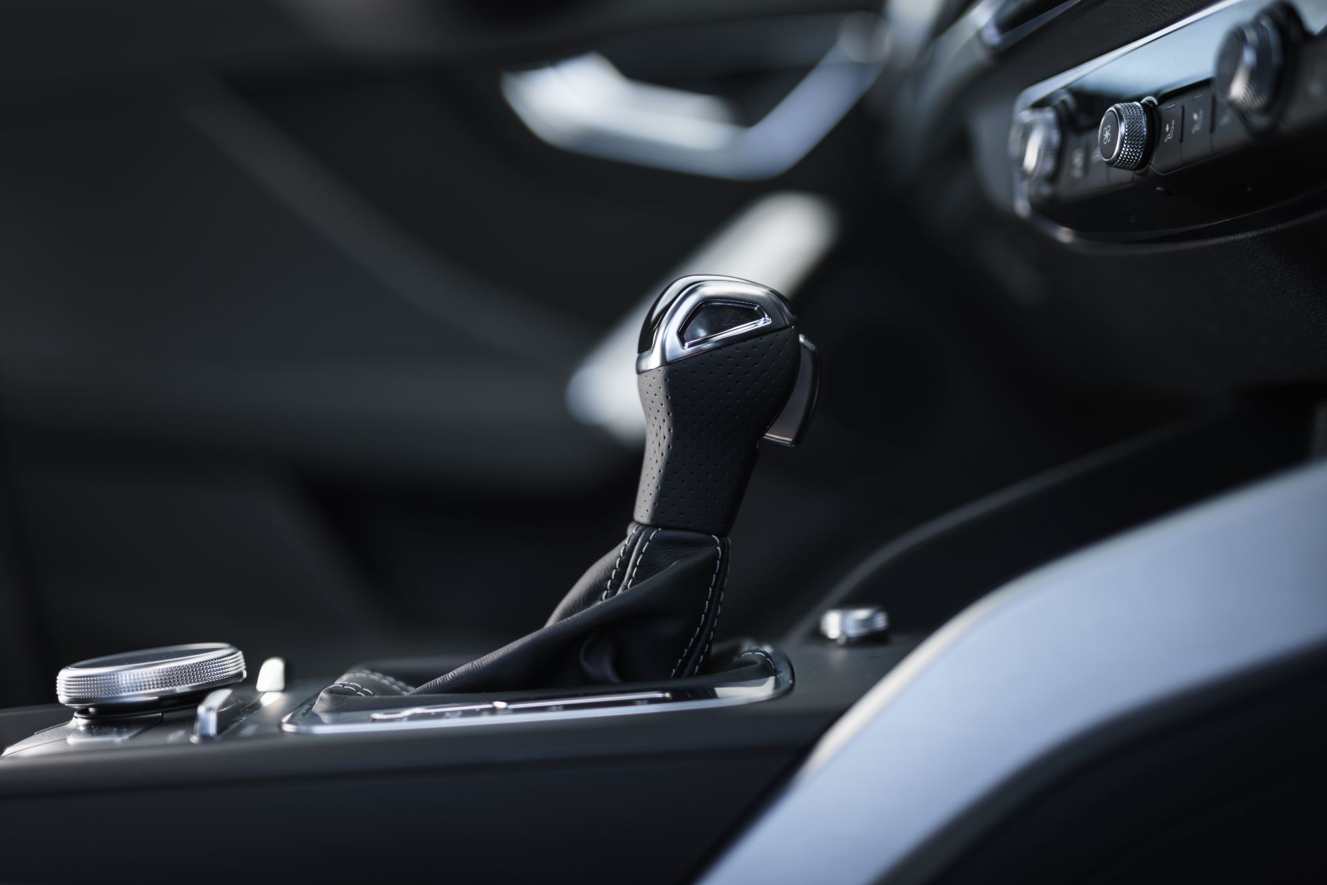 2025 audi q2 interior gear selector