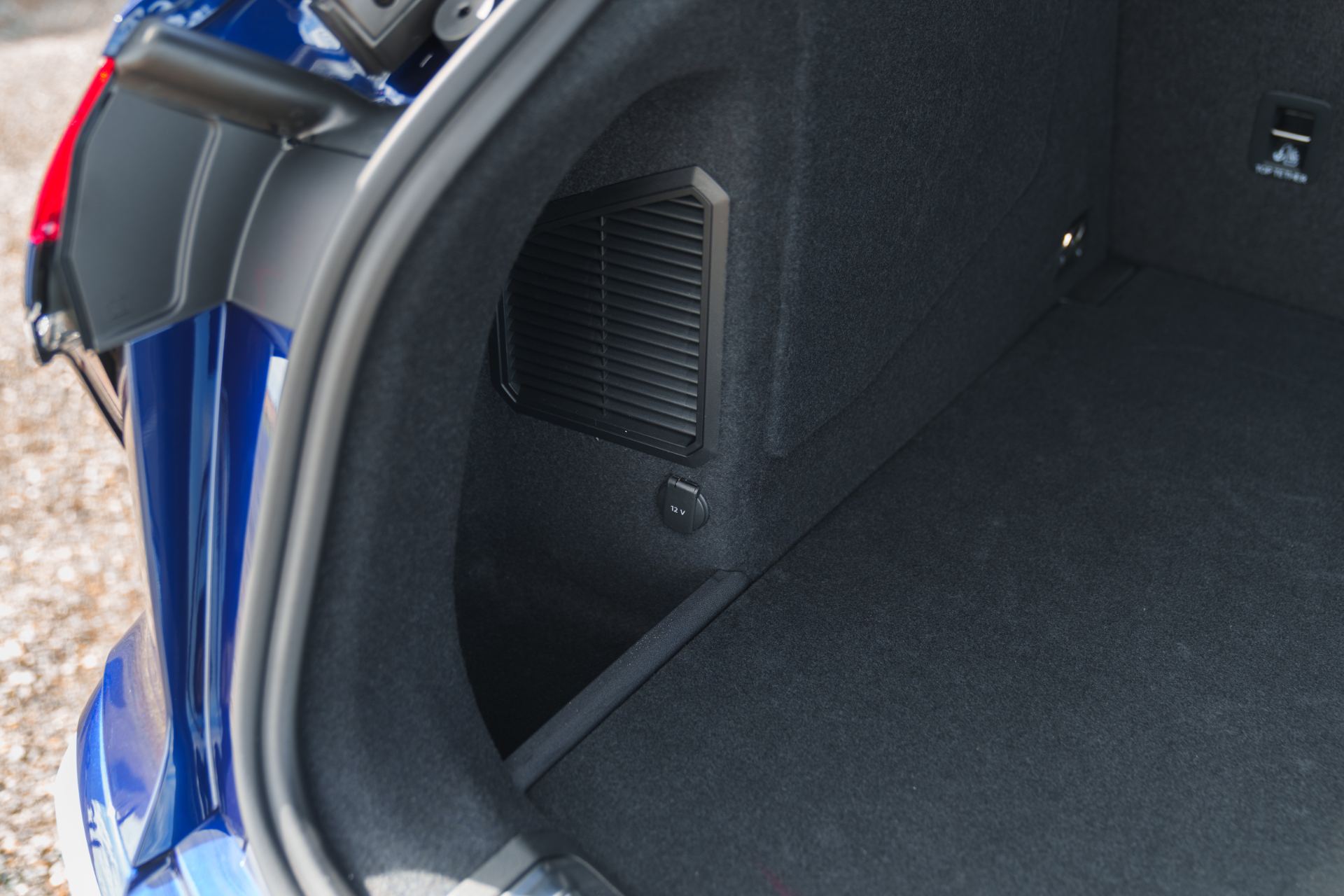 2026 audi q3 e hybrid cargo space side