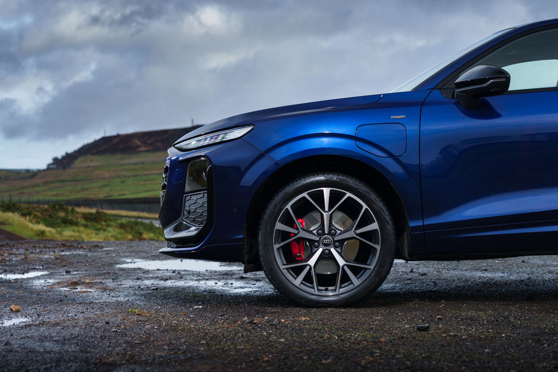 2026 audi q3 sportback e hybrid front wheel detail blue