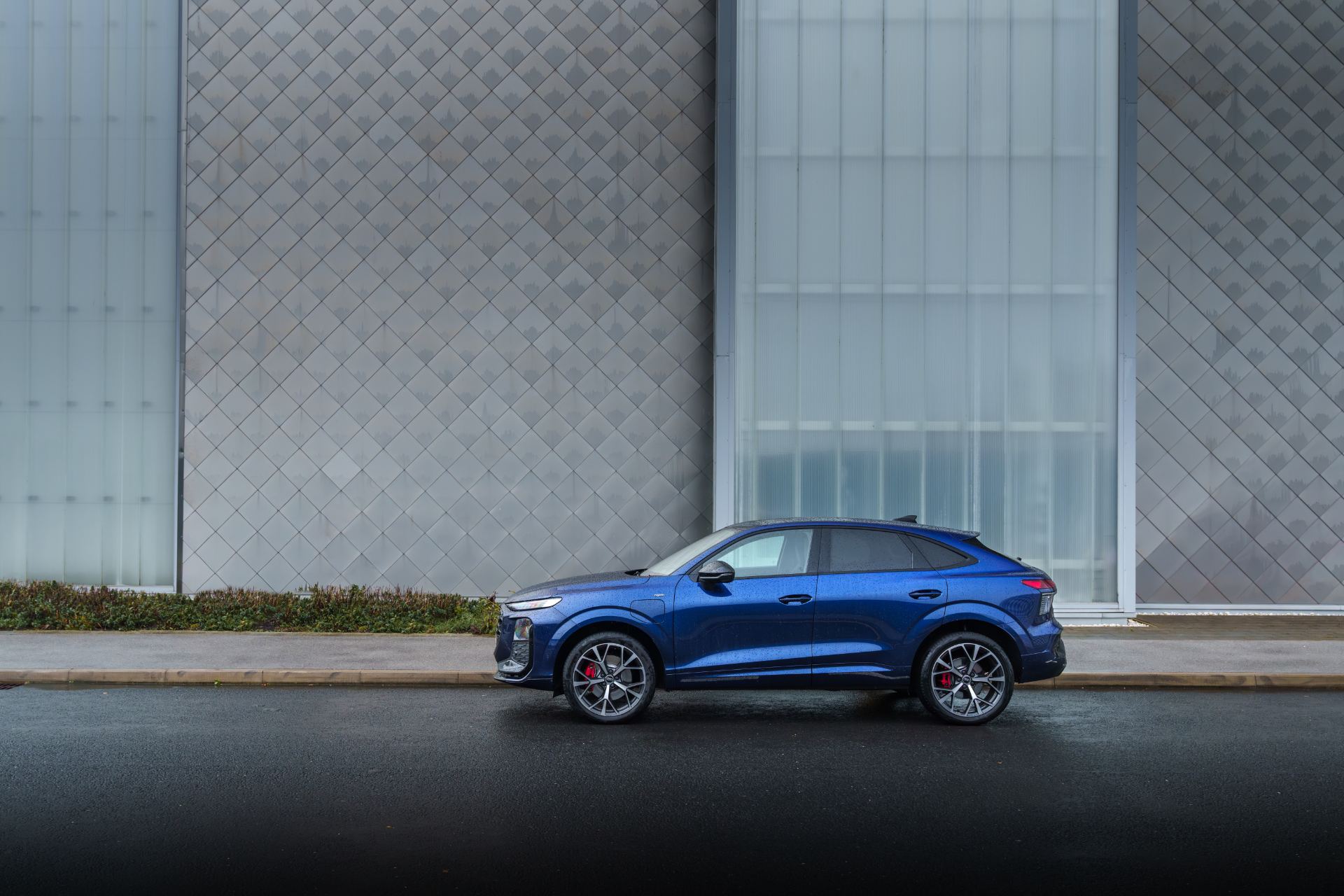 2026 audi q3 sportback e hybrid side profile architecture blue