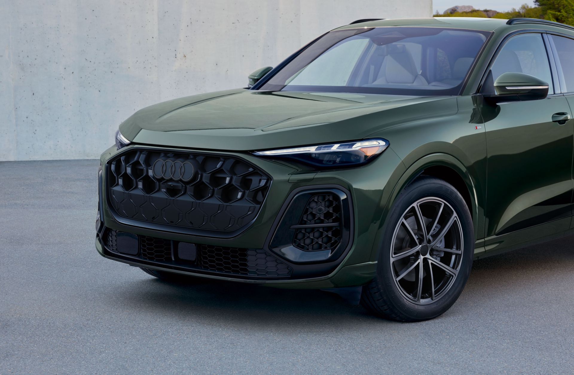 2026 audi q5 front three quarter close green