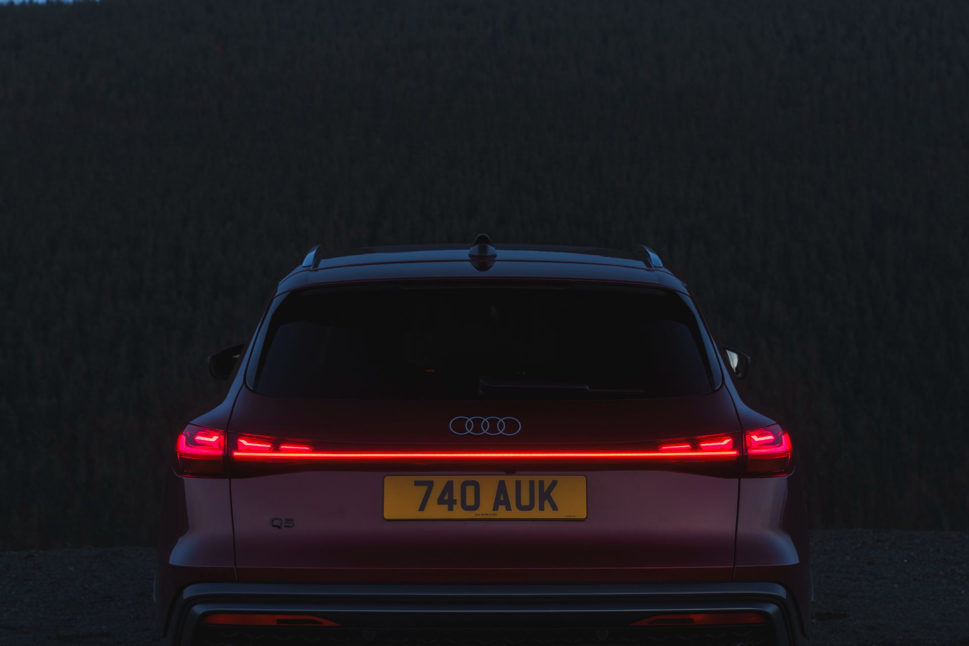 2026 audi q5 suv rear light signature night