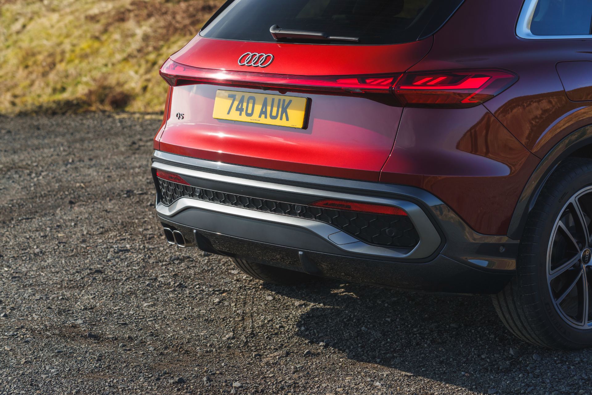 2026 audi q5 suv rear diffuser exhaust red