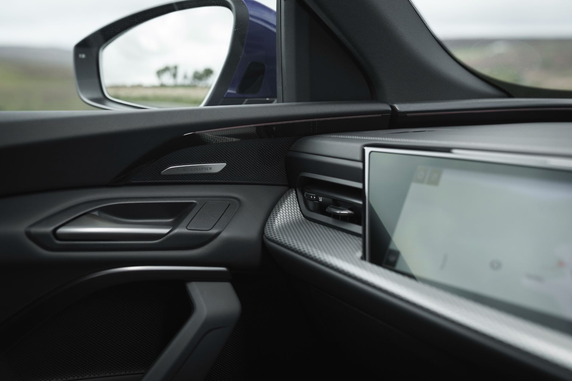 2026 audi q5 sportback e hybrid interior bang olufsen speaker