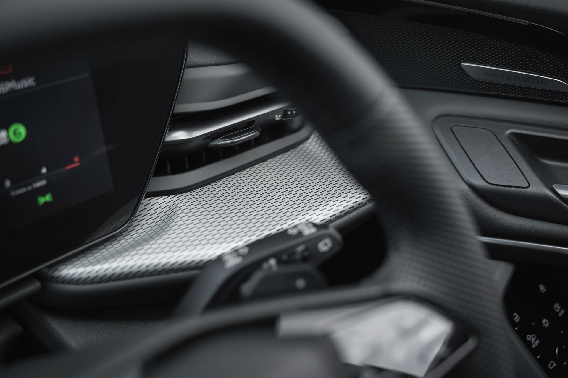 2026 audi q5 sportback e hybrid interior dashboard trim