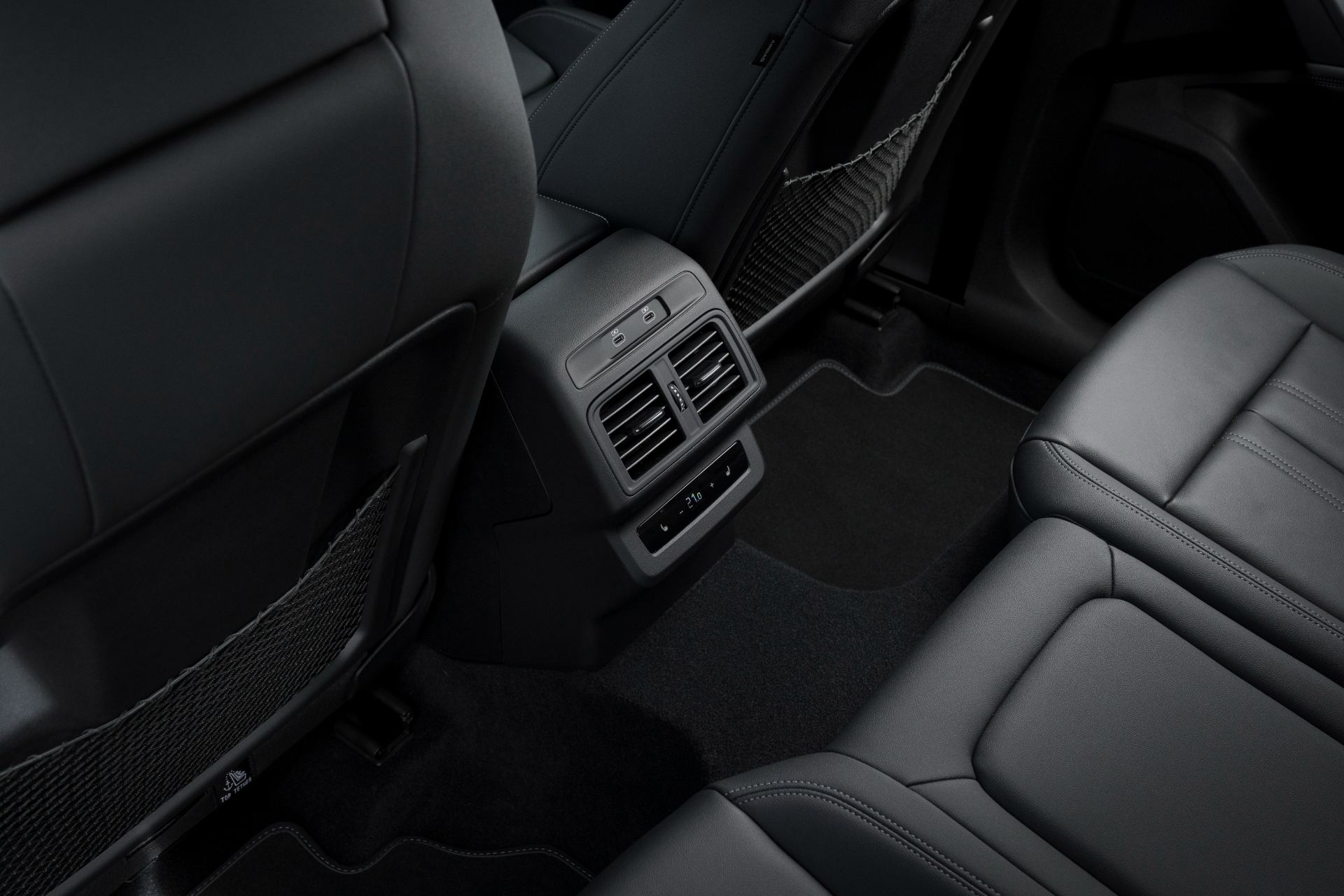 2026 audi q5 sportback e hybrid interior rear climate vents