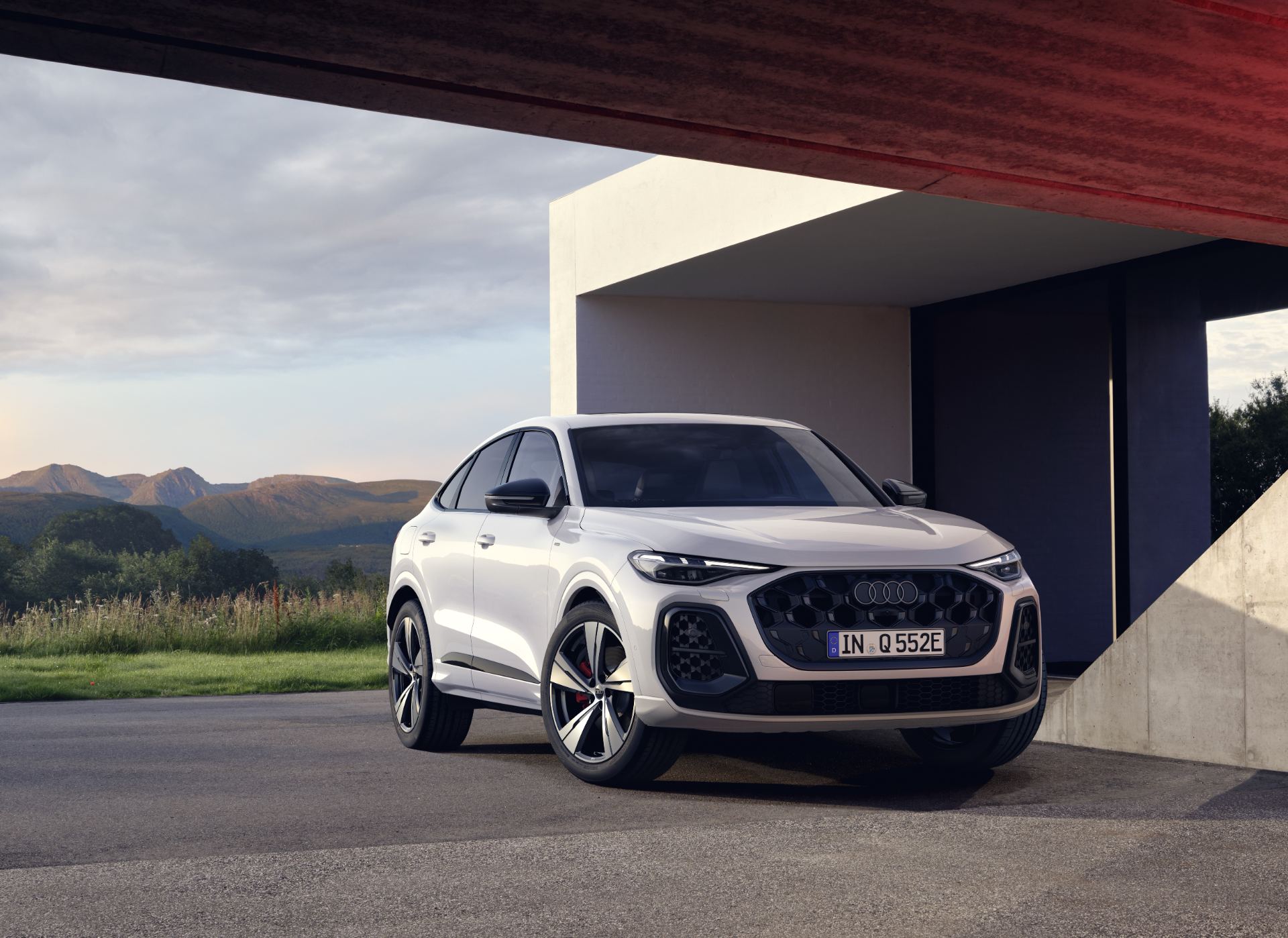 2026 audi q5 sportback e hybrid front three quarter white